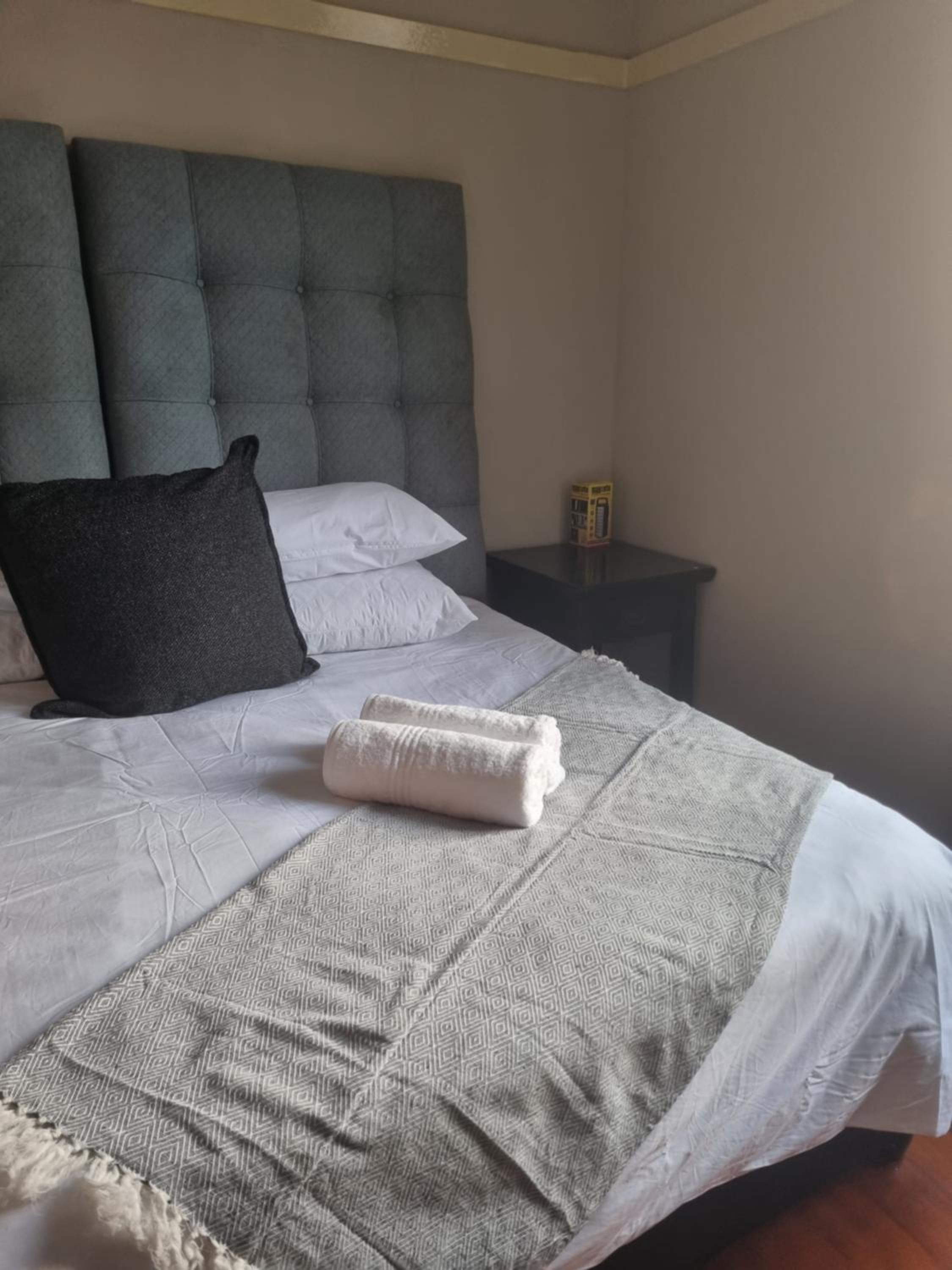 Double or Twin Room with Private Bathroom photo 3