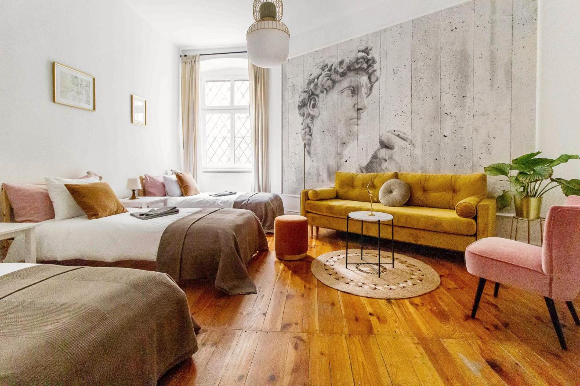 Premium Four-Bedroom Apartment with 2 Bathrooms and Living Room  - Photo 9