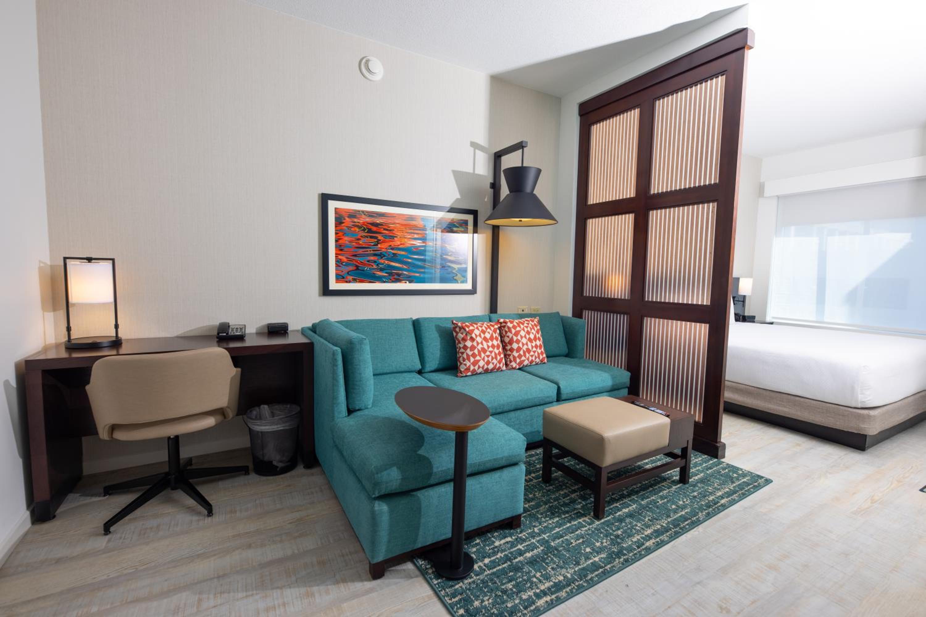 King Room with Sofa Bed - Photo 3