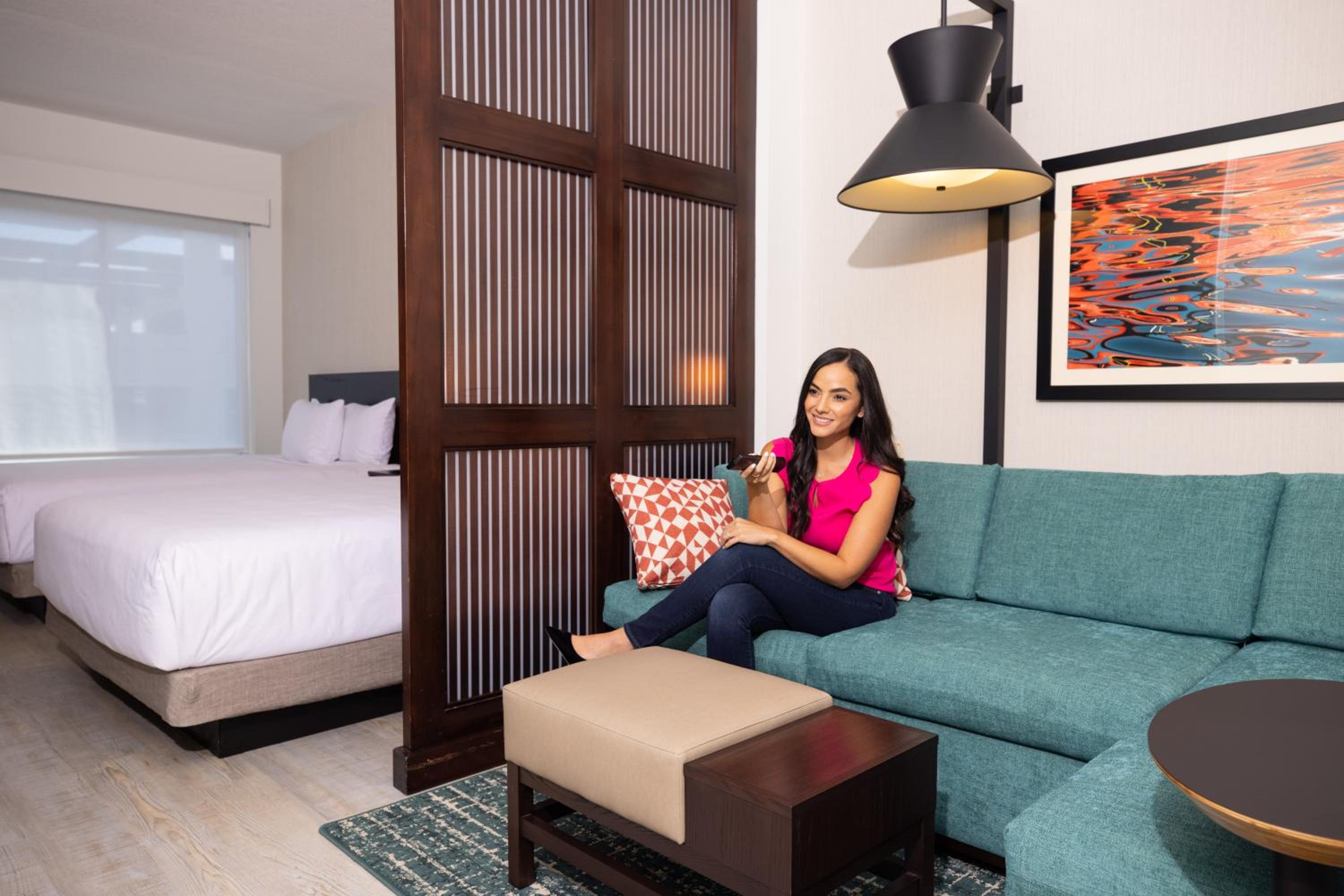 Queen Room with Two Queen Beds and Sofa Bed - Photo 4