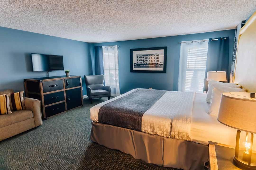 King Suite with Sofa Bed - Photo 2