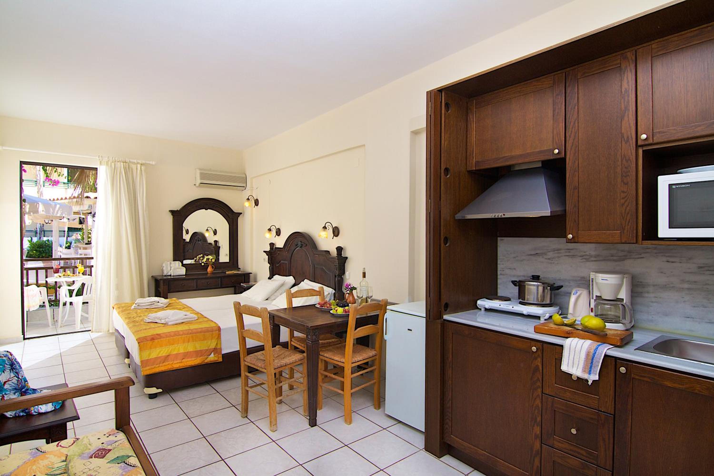 Studio (2-3 Adults)