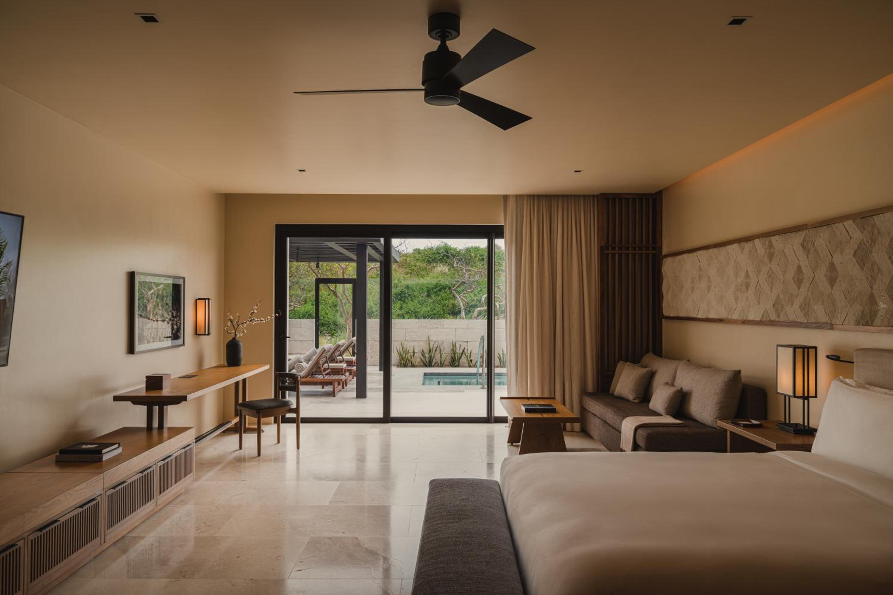 Tres habitaciones Sakyu en Nobu Residences