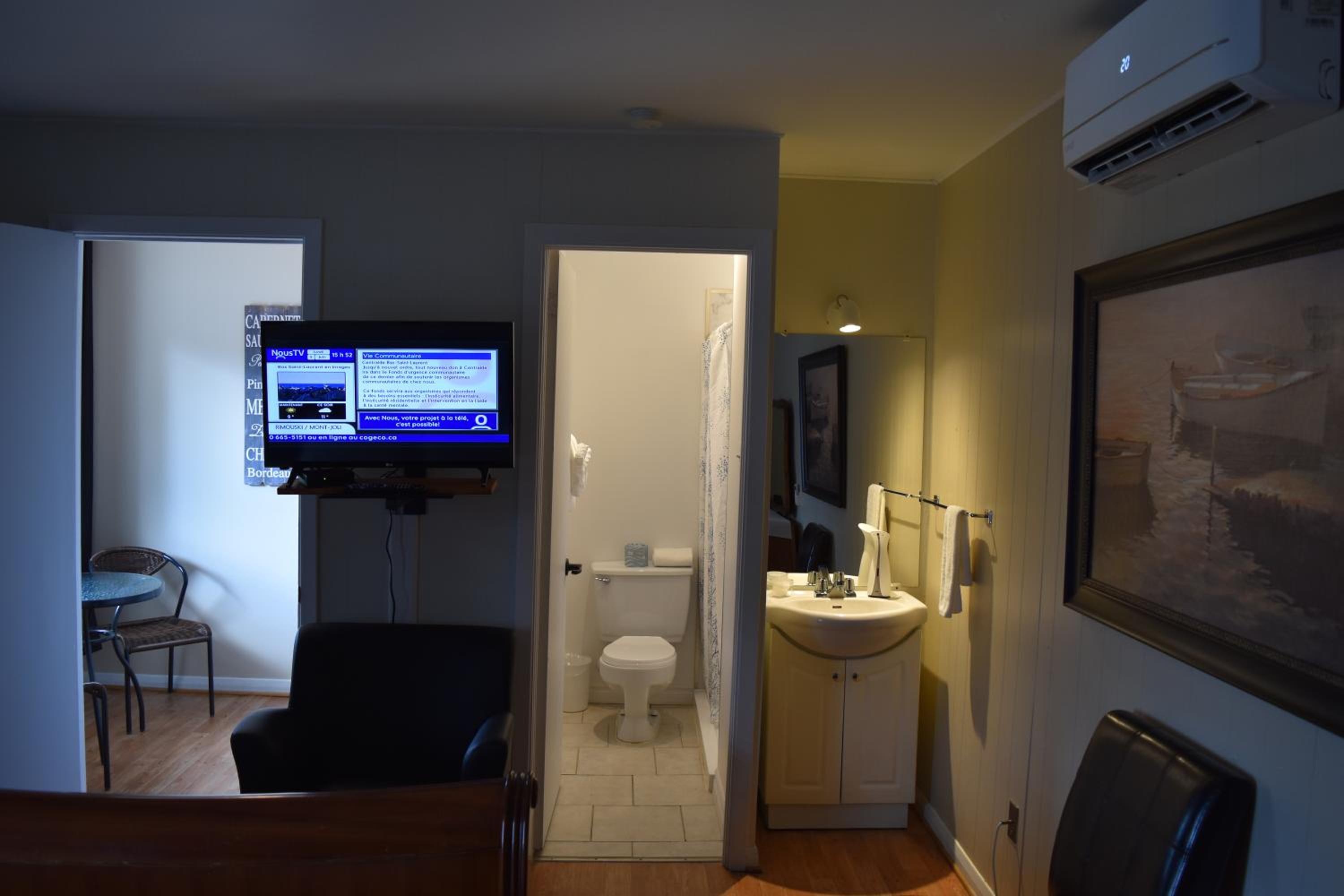 Queen Room with Kitchenette photo 3