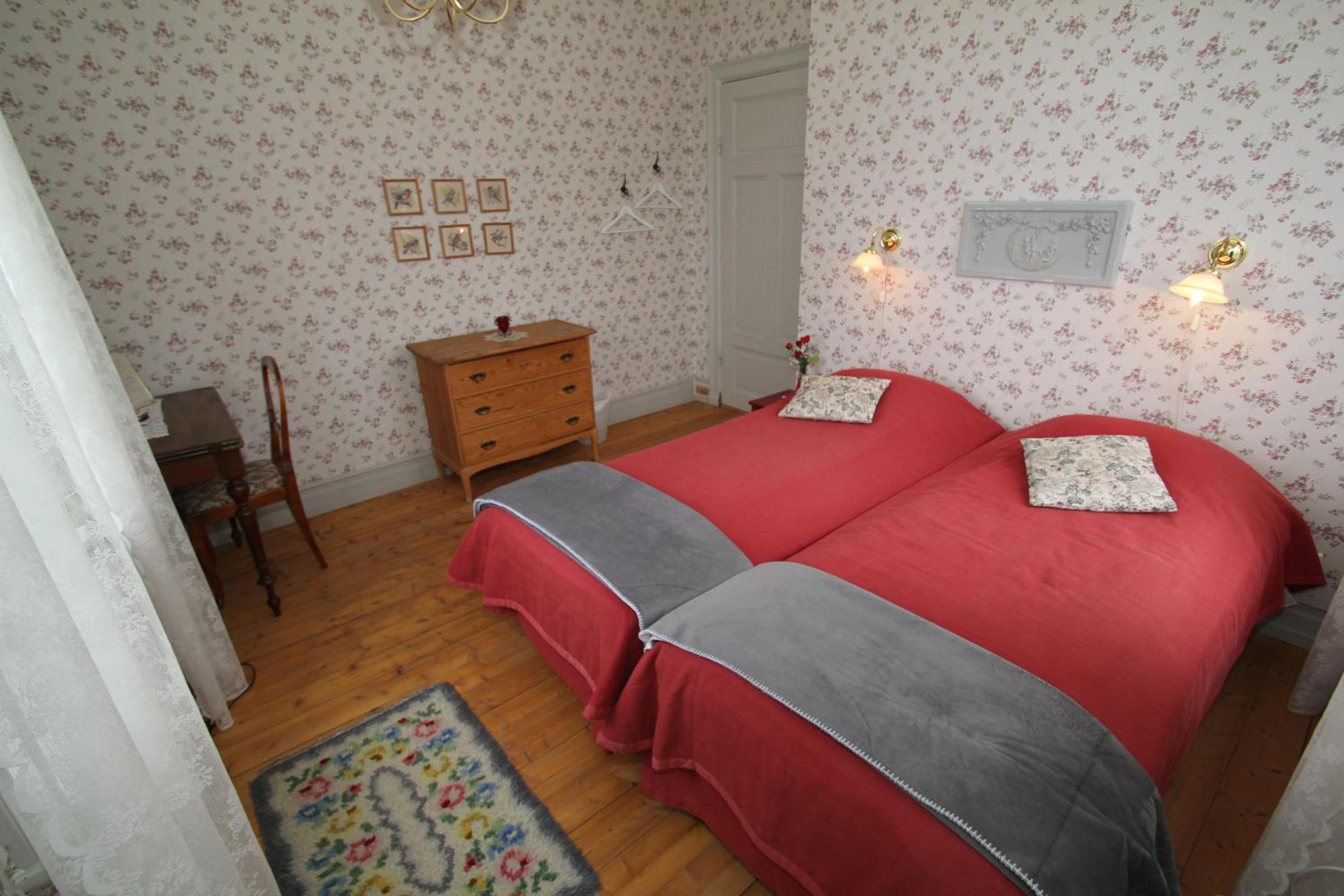 Twin Room With Private Bathroom photo 3