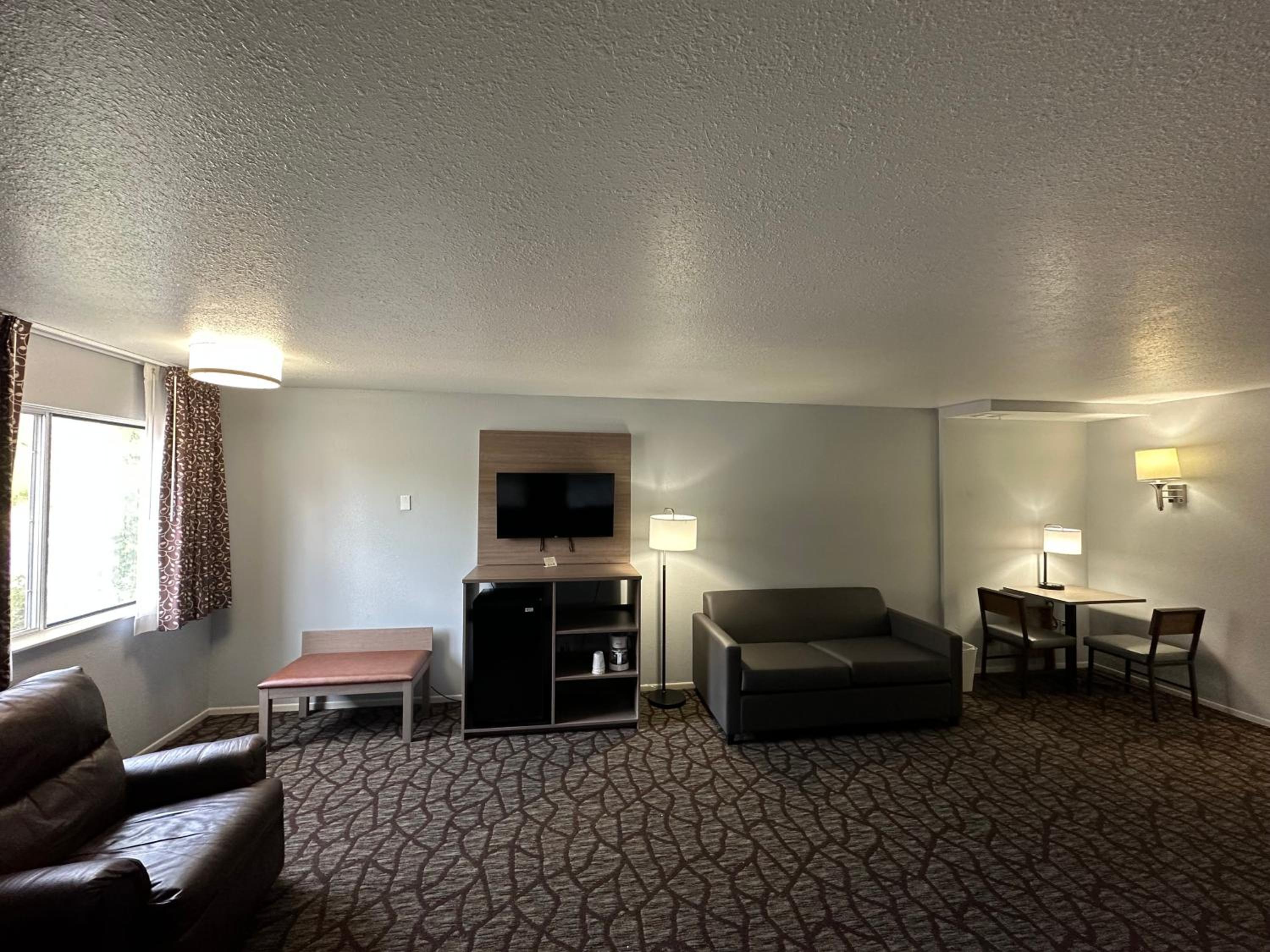 Suite with Two Queen Beds - Non-Smoking - Photo 4