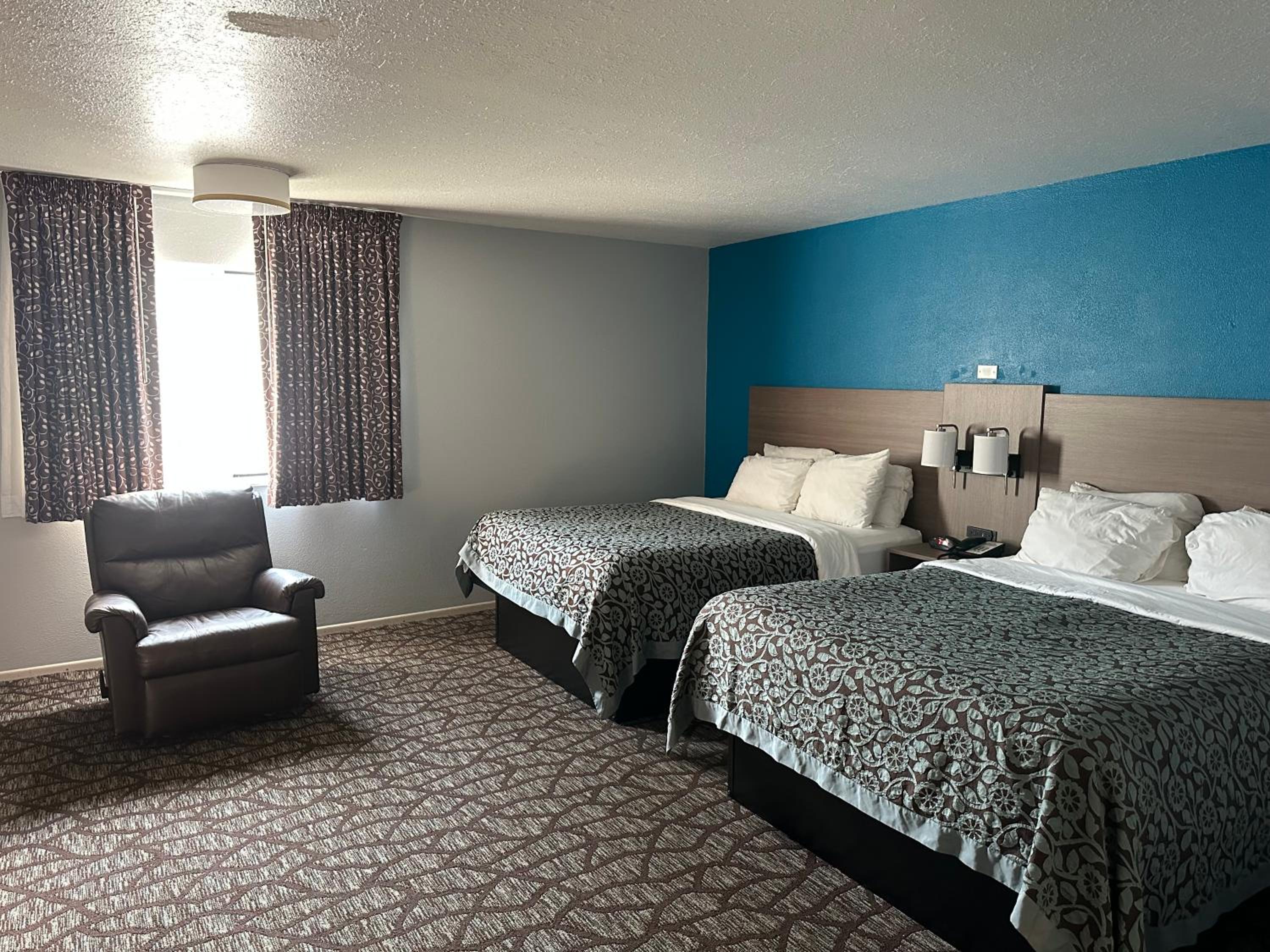 Suite with Two Queen Beds - Non-Smoking - Photo 5