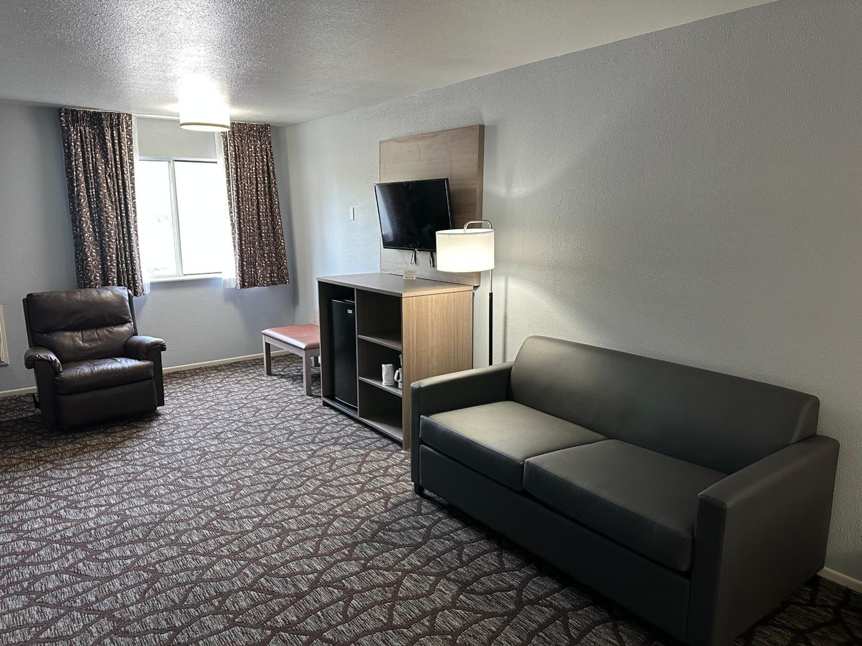Suite with Two Queen Beds - Non-Smoking - Photo 6