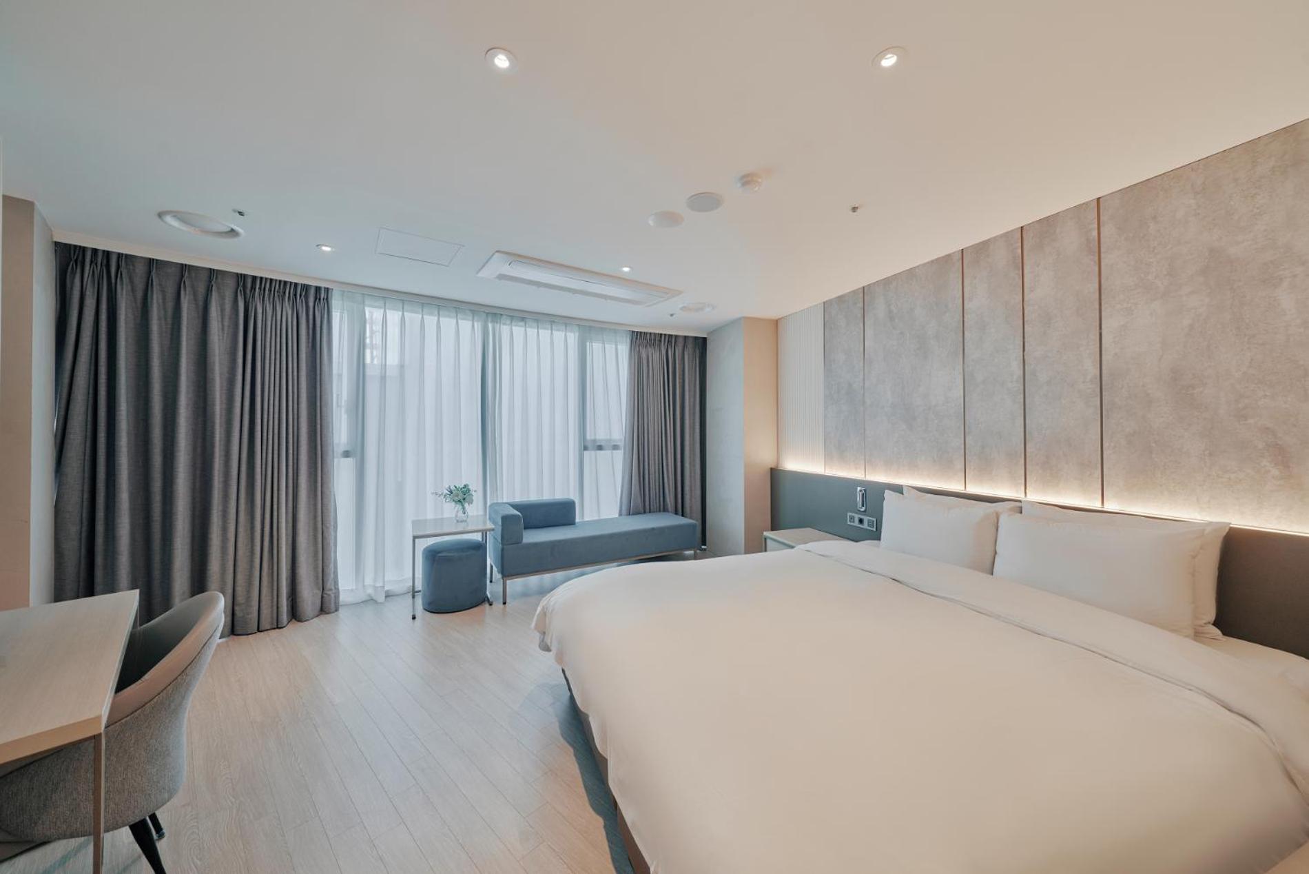 Deluxe Double Room - No View - Photo 2