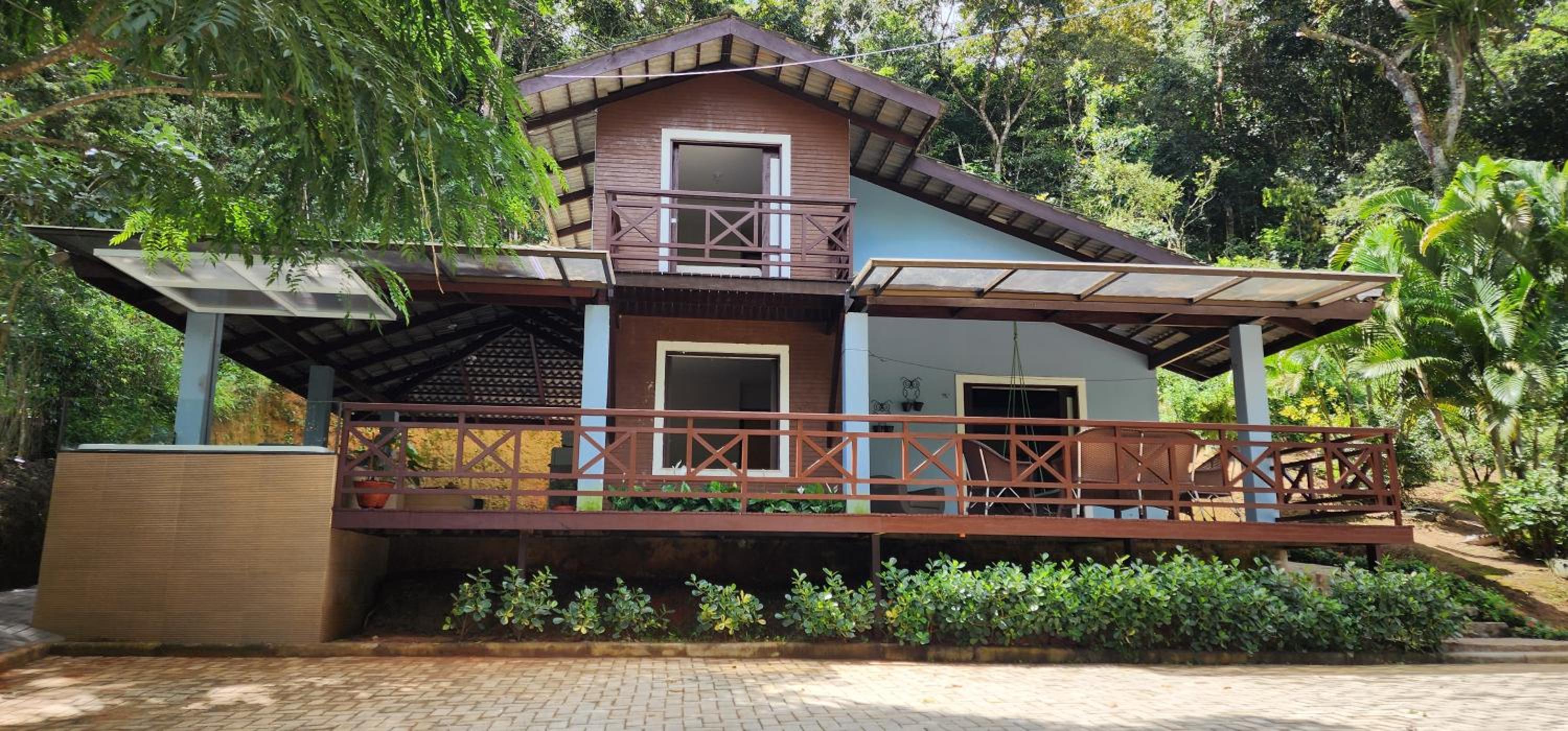 Three-Bedroom House photo 3
