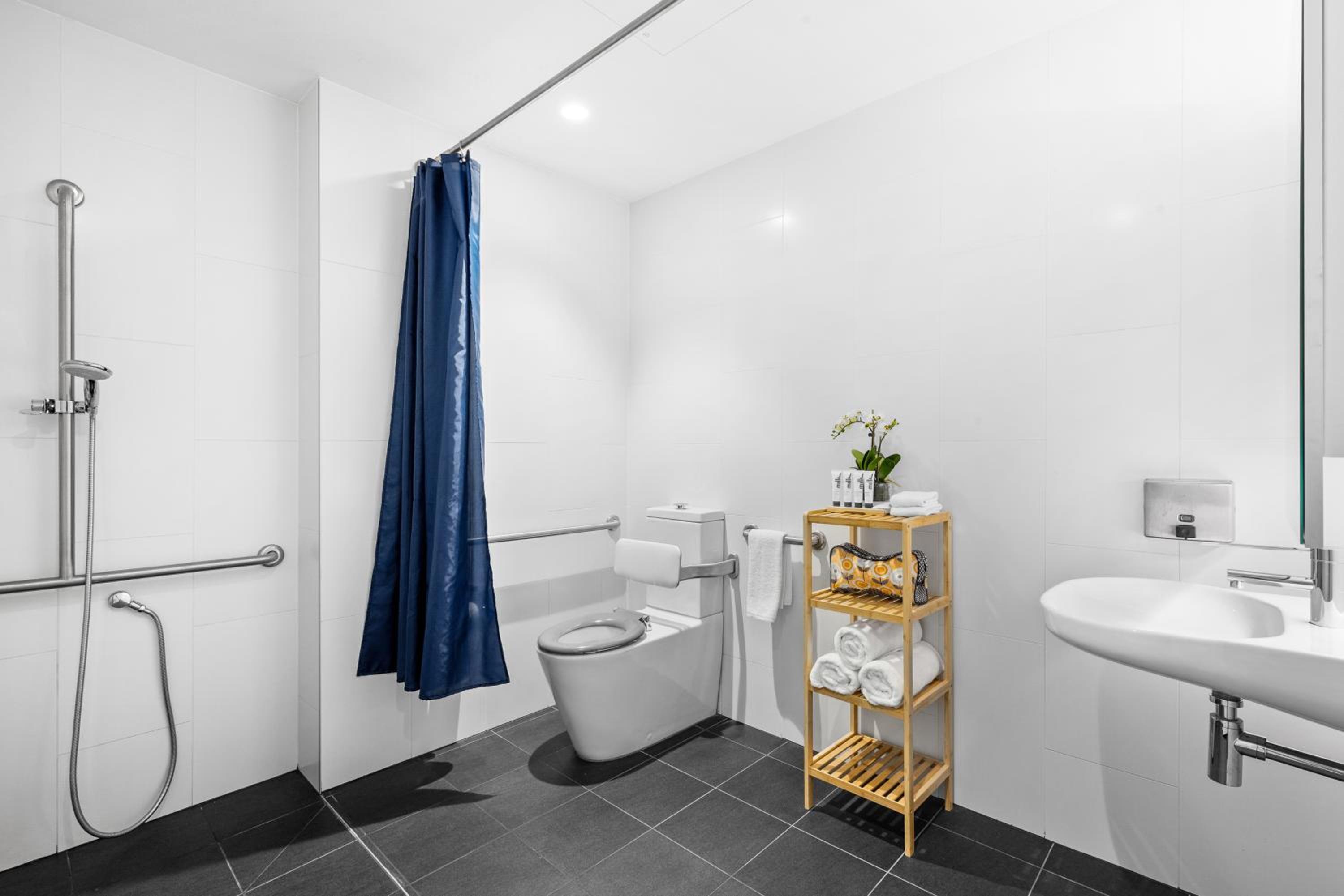 One-Bedroom Apartment thumbnail 5