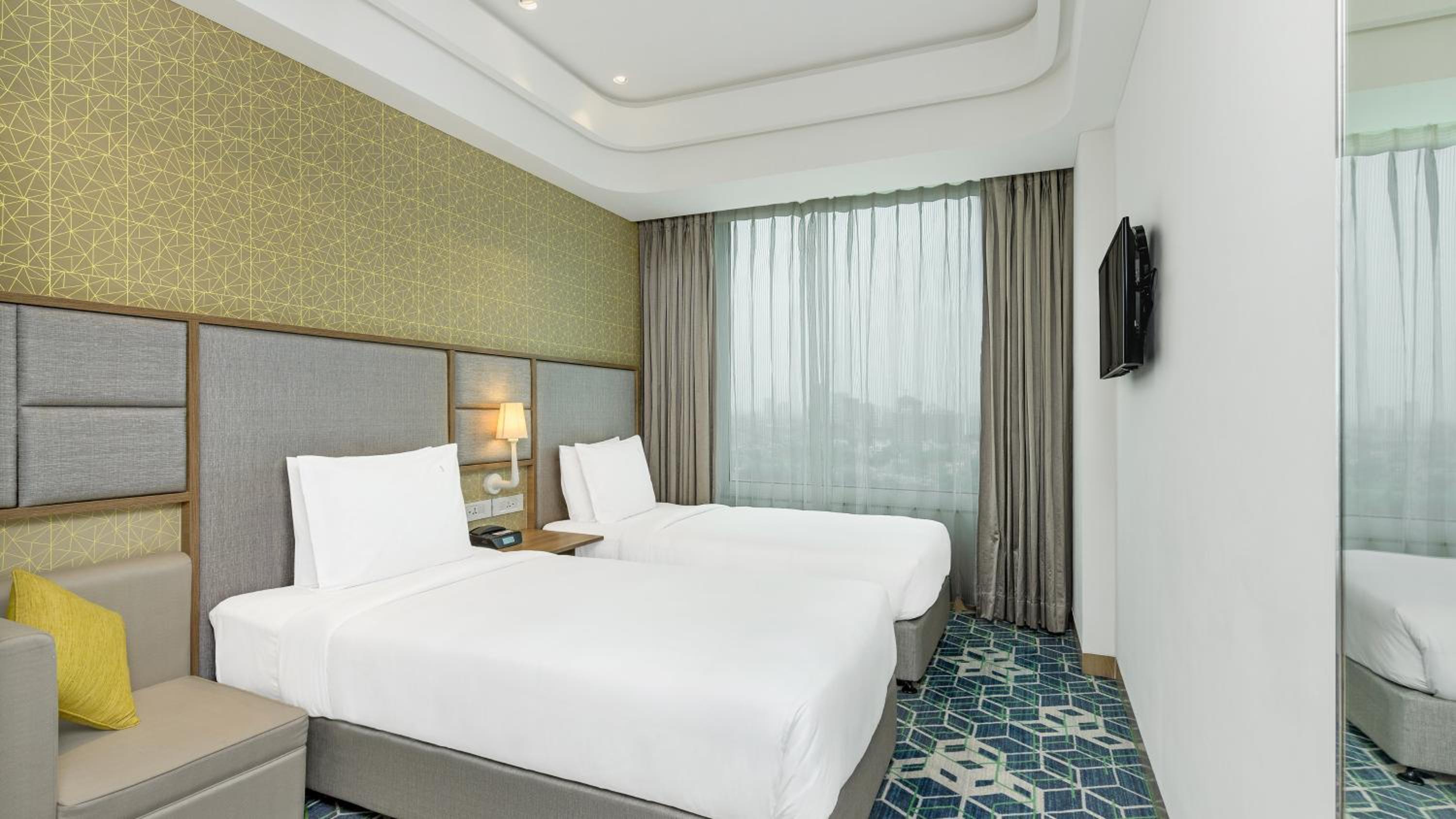Standard Twin Room with City View with 25% discount on F&B and Laundry, 20% on Spa and Enjoy Buy One Get One at Viva Bar during Happy Hours (12 noon to 06:00 PM) - Photo 3