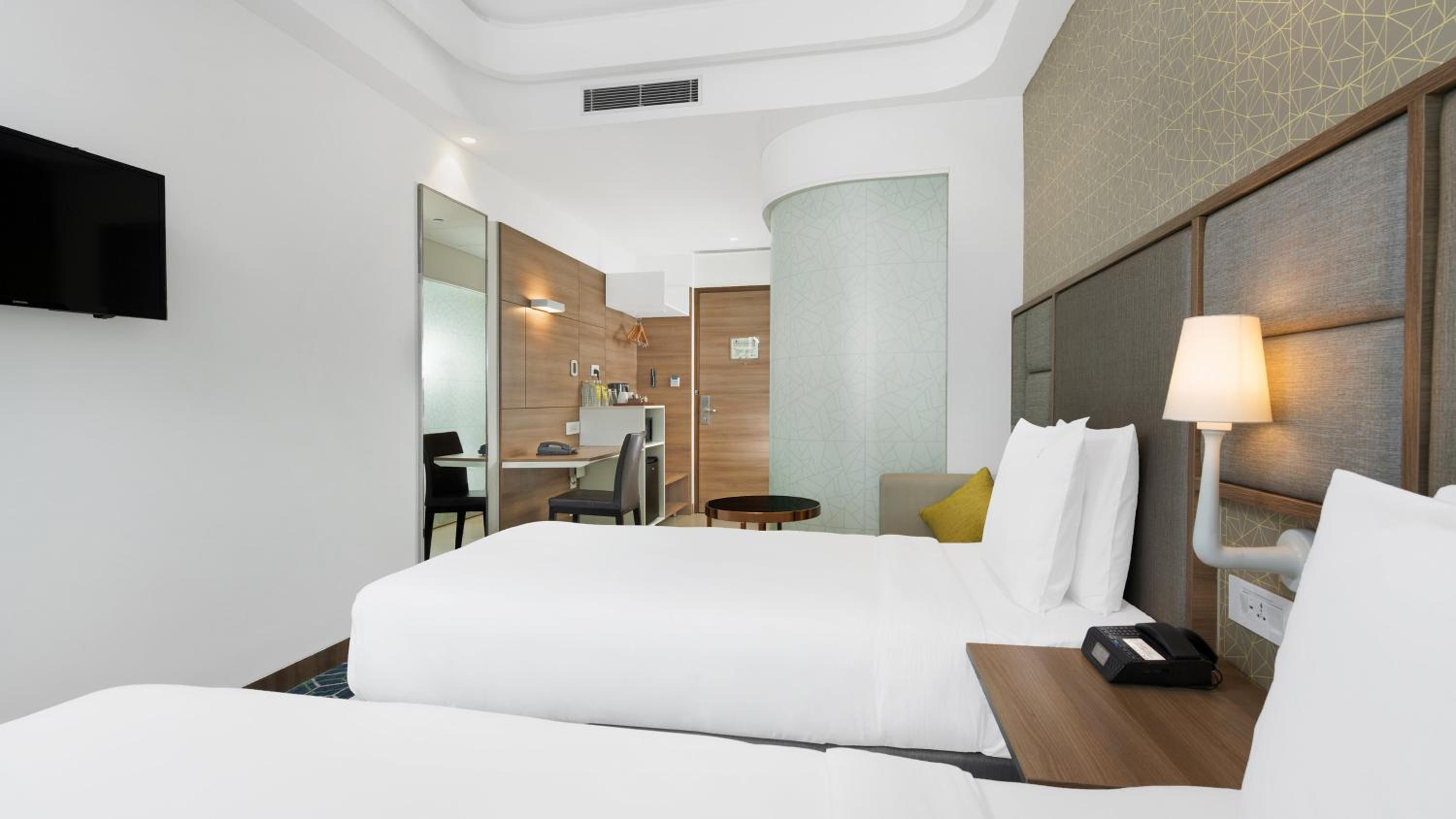 Standard Twin Room with City View with 25% discount on F&B and Laundry, 20% on Spa and Enjoy Buy One Get One at Viva Bar during Happy Hours (12 noon to 06:00 PM) - Photo 4