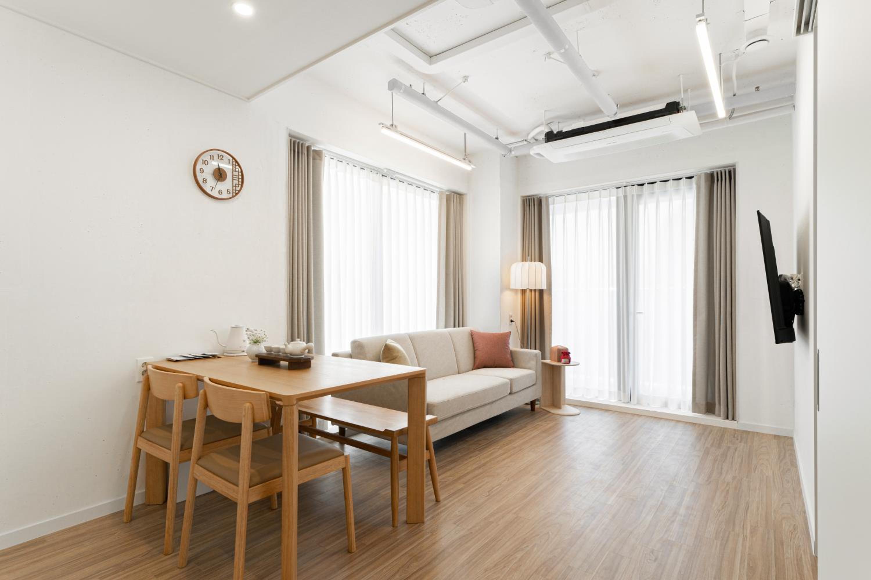 Family Two Room - Photo 12