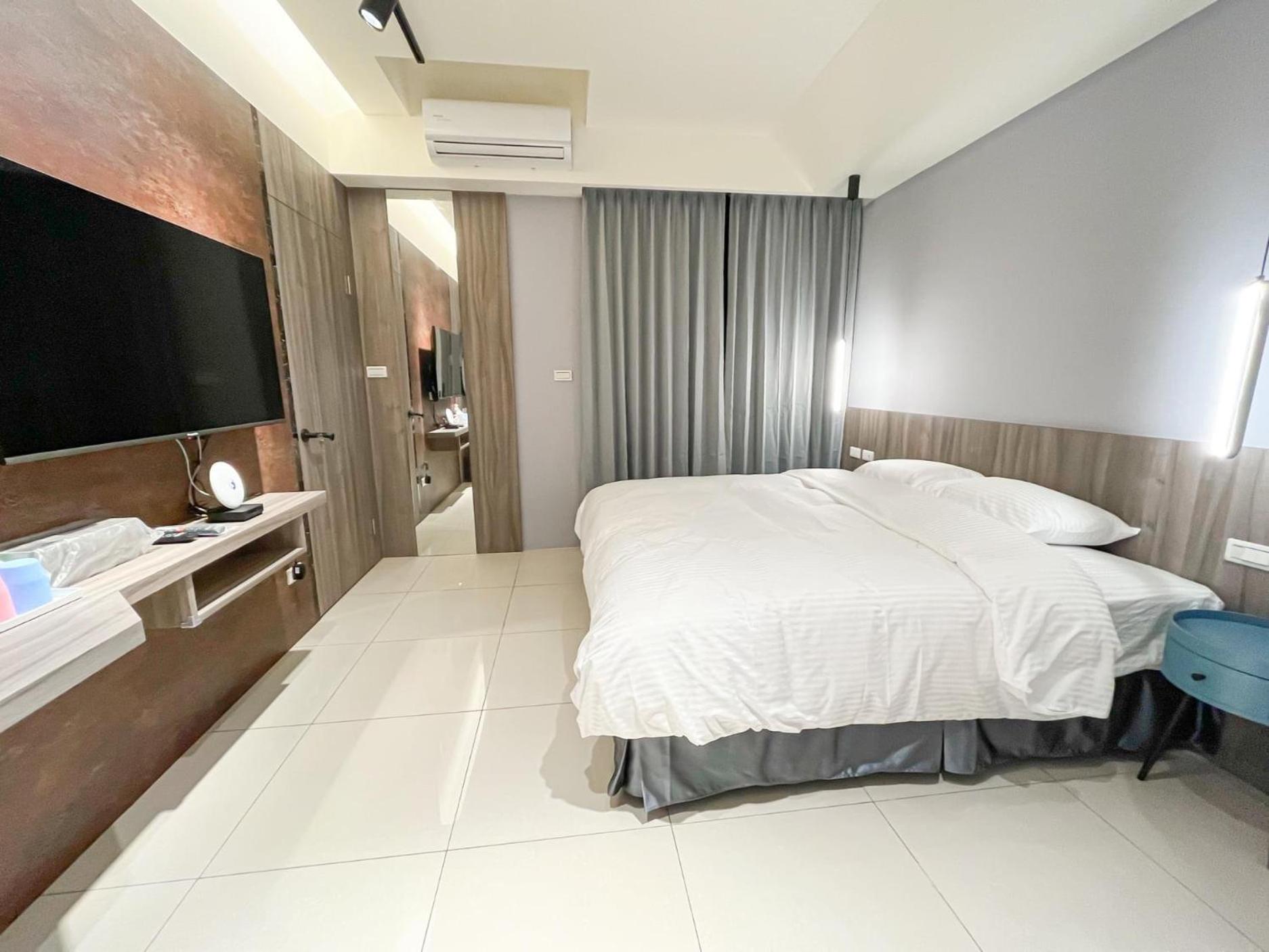 Deluxe Double Room with Balcony photo 2