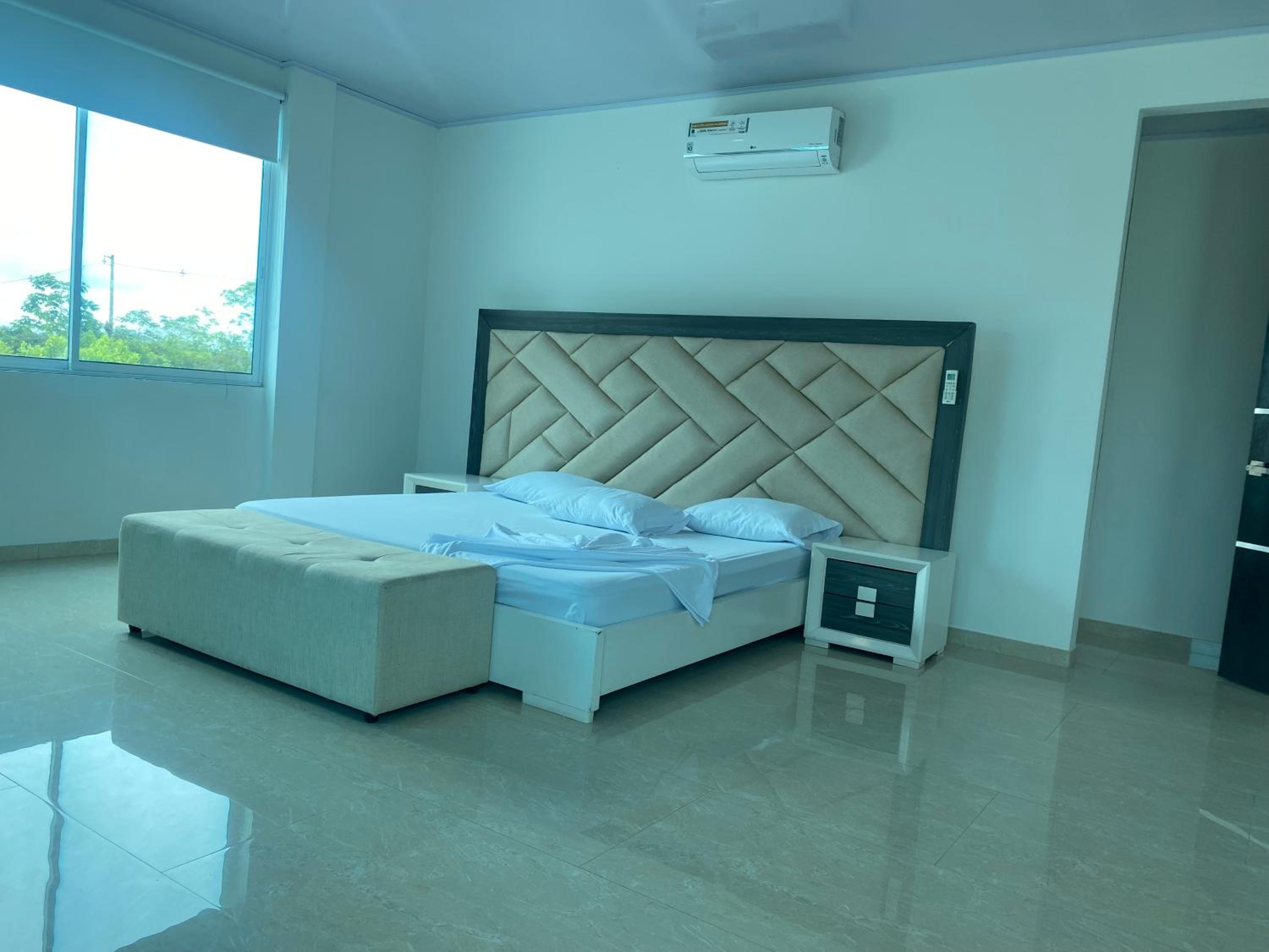 Queen Room With Pool View photo 1