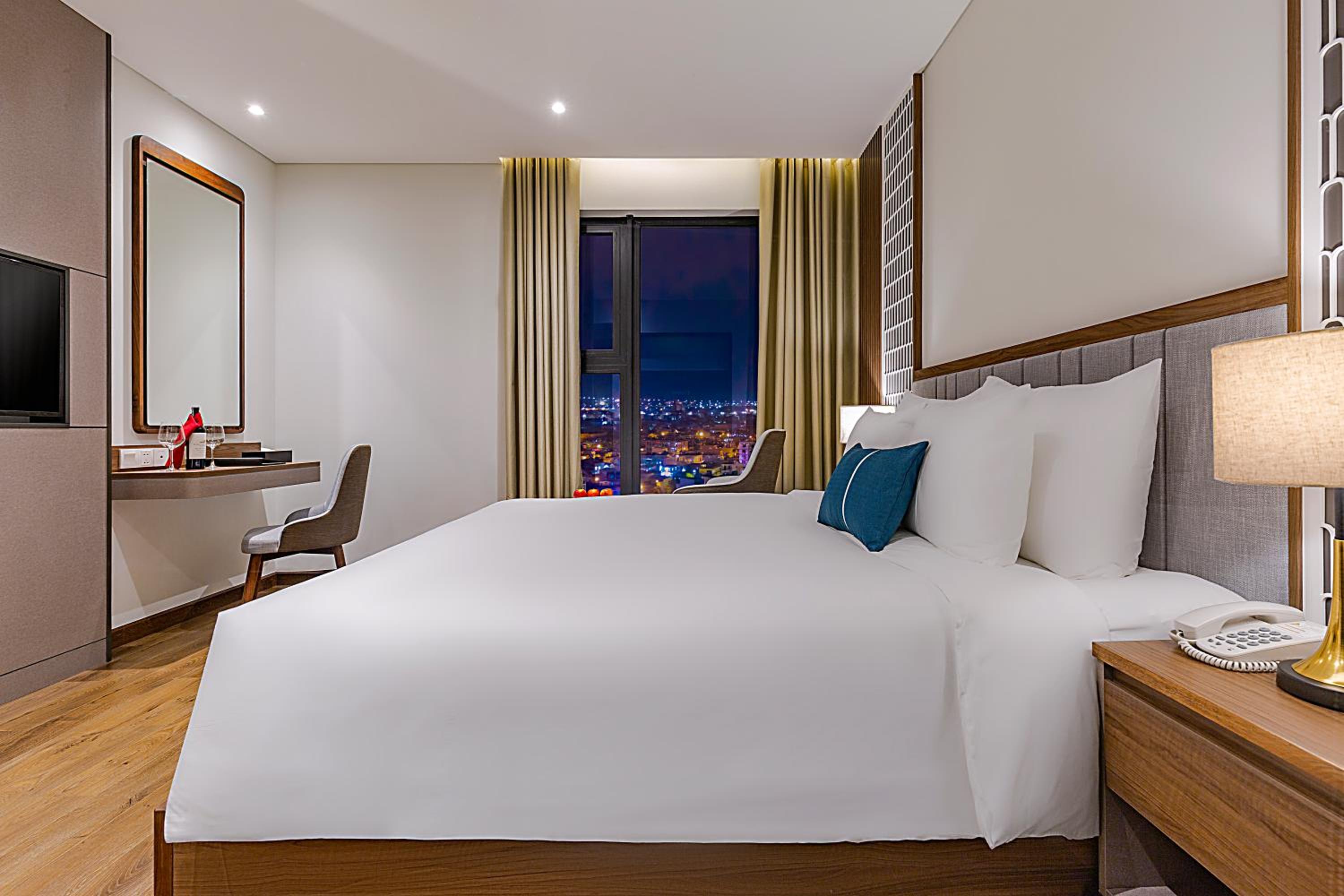 Deluxe Double Room with City View - Afternoon Tea Included