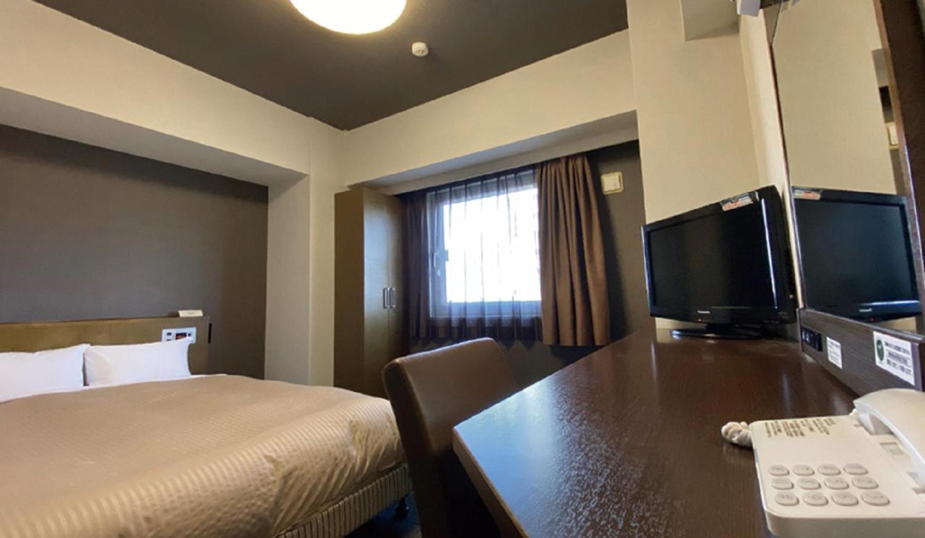 Double Room with Small Double Bed - Smoking - Photo 1
