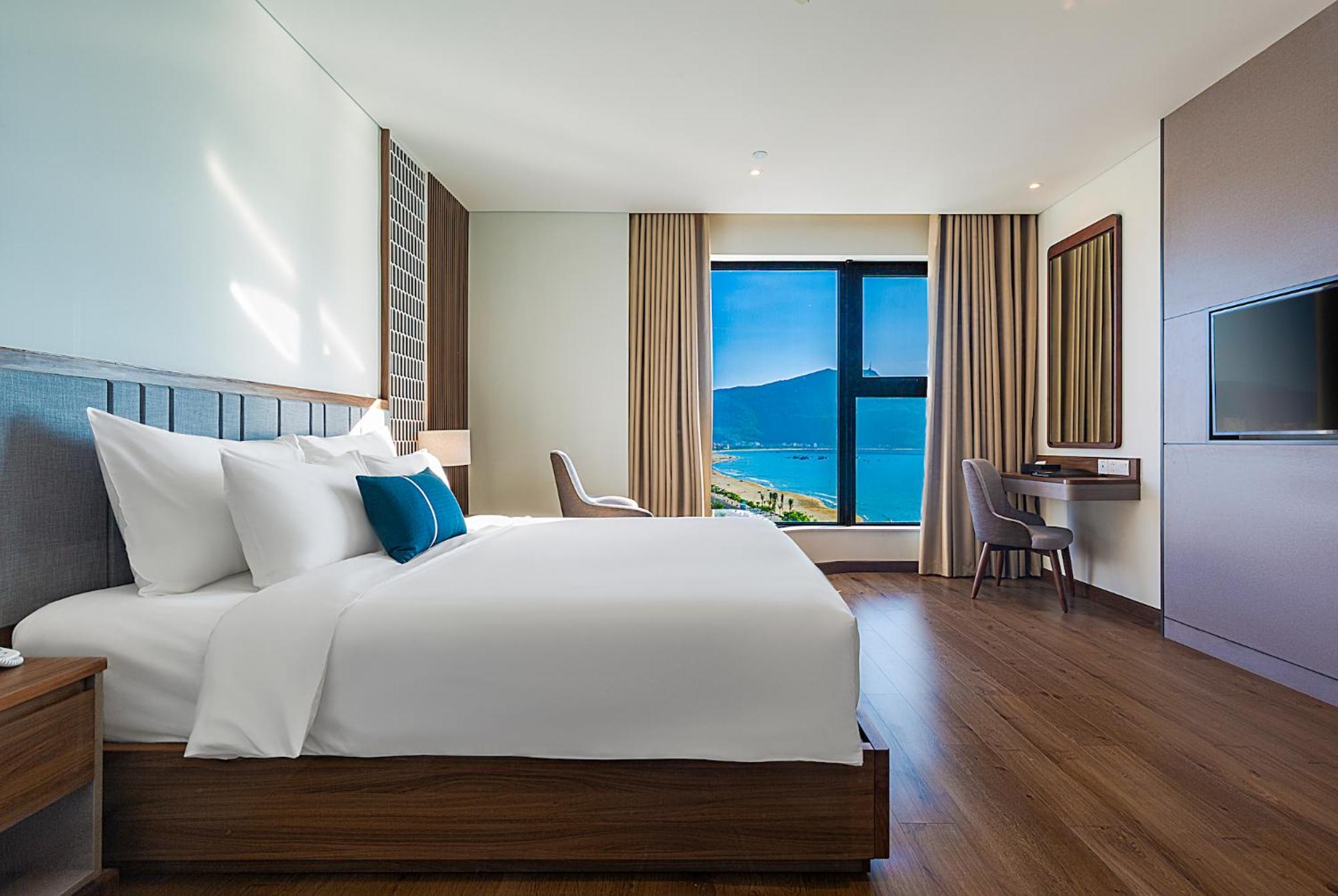 Deluxe Queen Room with Ocean View - Afternoon Tea Included