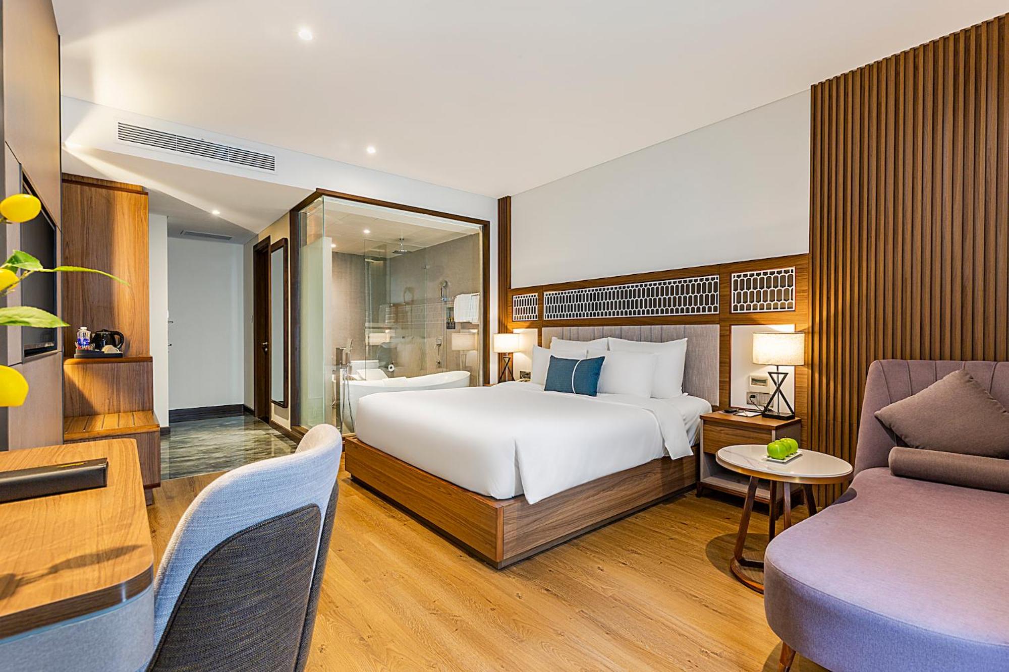 Grand Ocean Queen Room with Bathtub - Afternoon Tea Included, photo 6