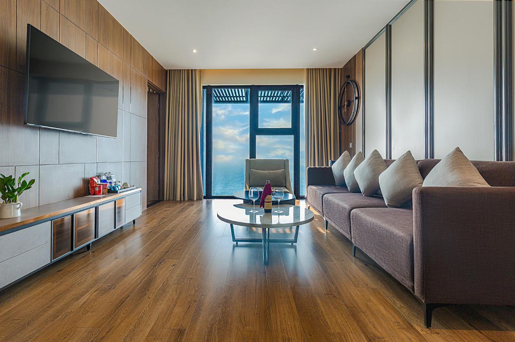 Junior Suite with Sea View - Afternoon Tea Included
