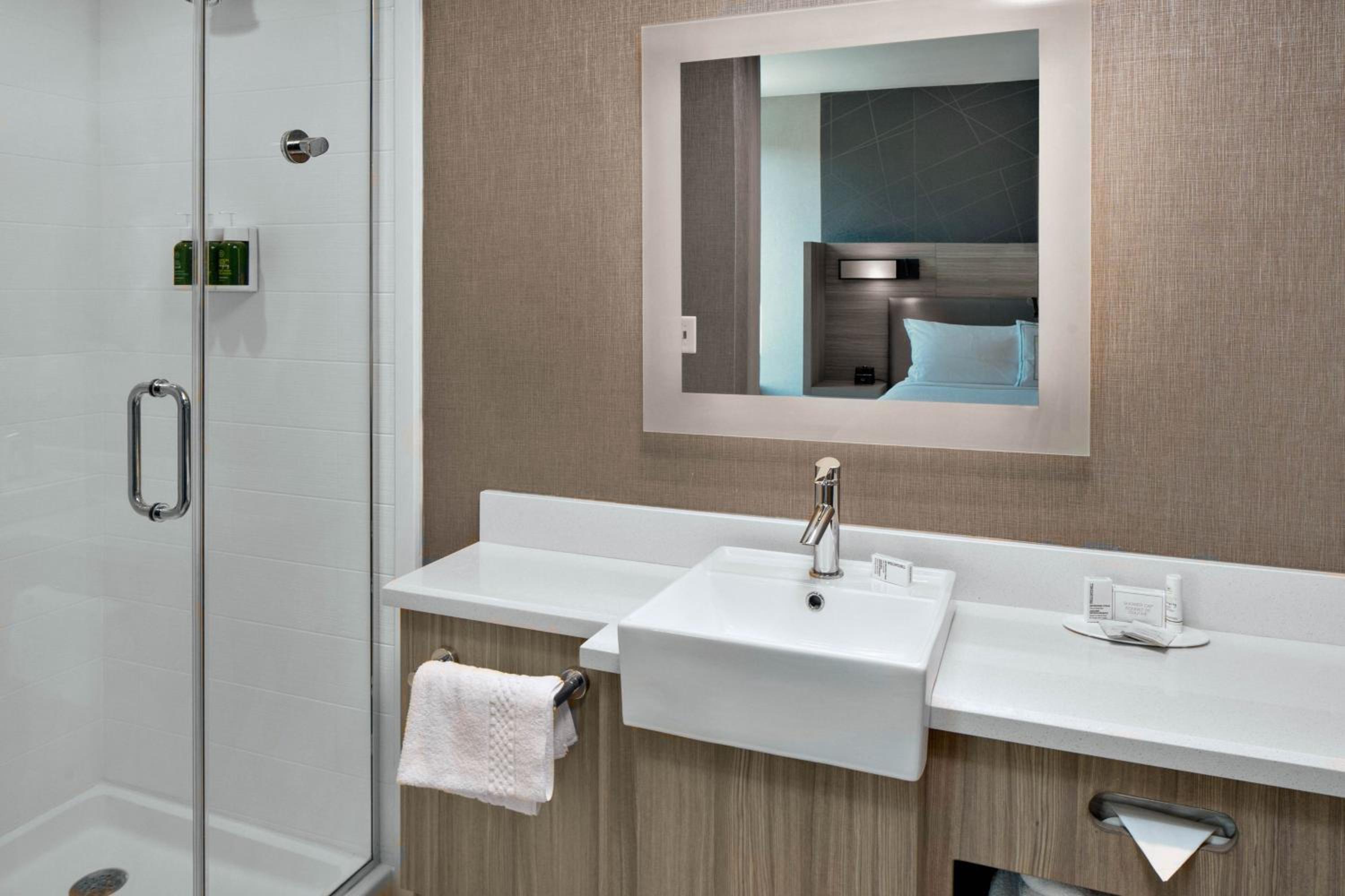 Suite with Two Queen Beds and Trundle Bed - Hearing Accessible - Photo 3