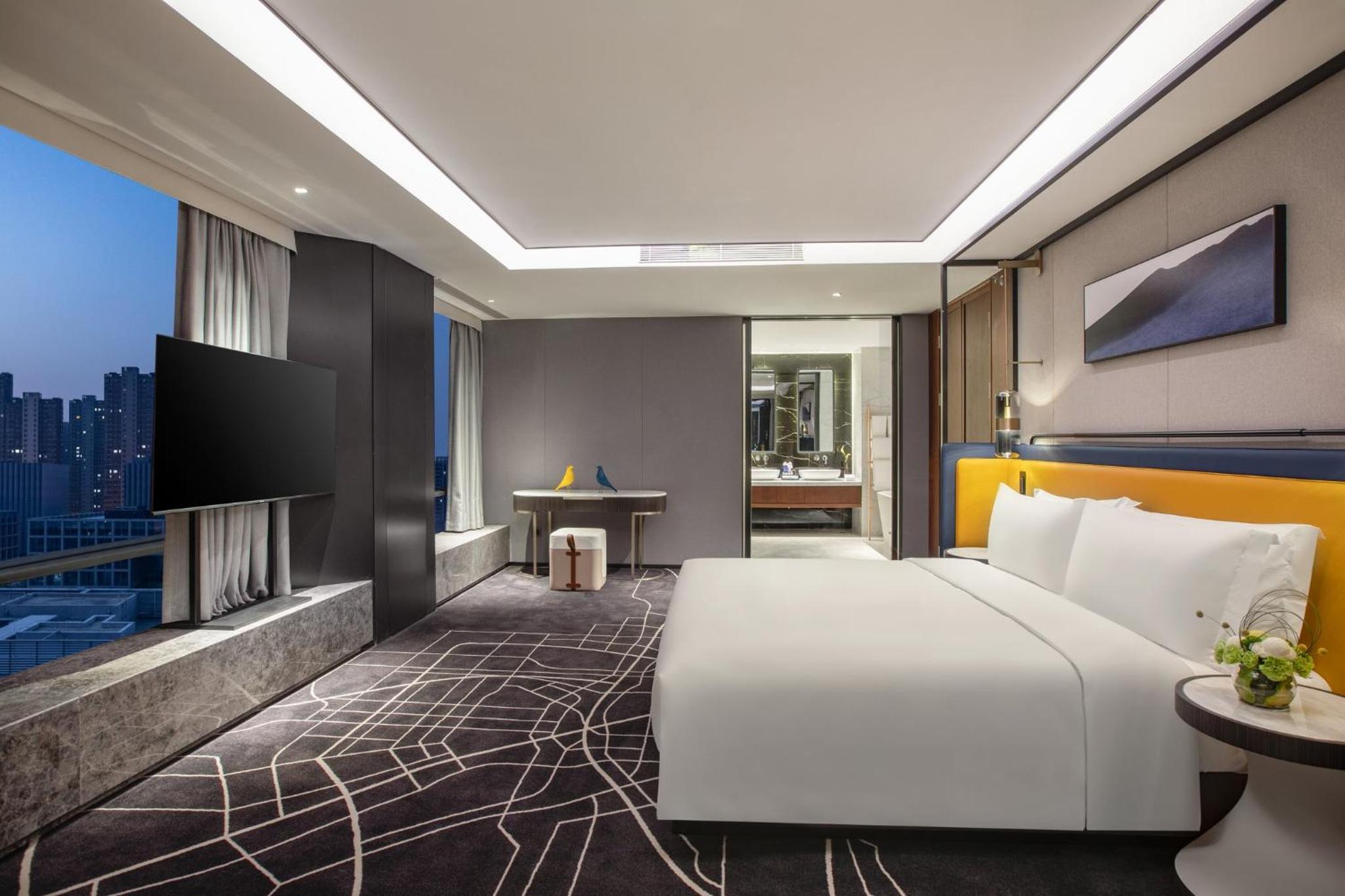 One-Bedroom Suite - Photo 3