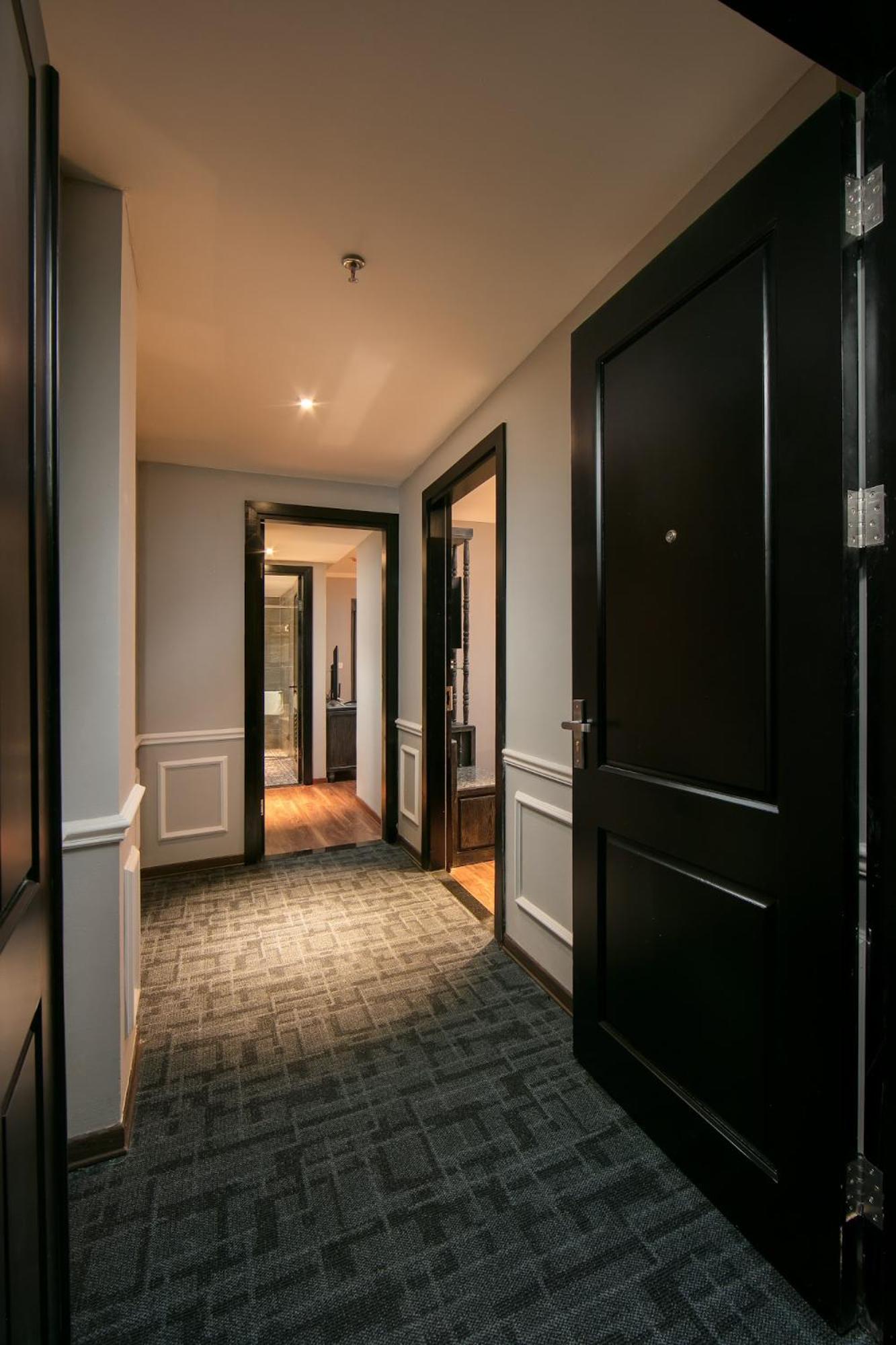 Connecting Room