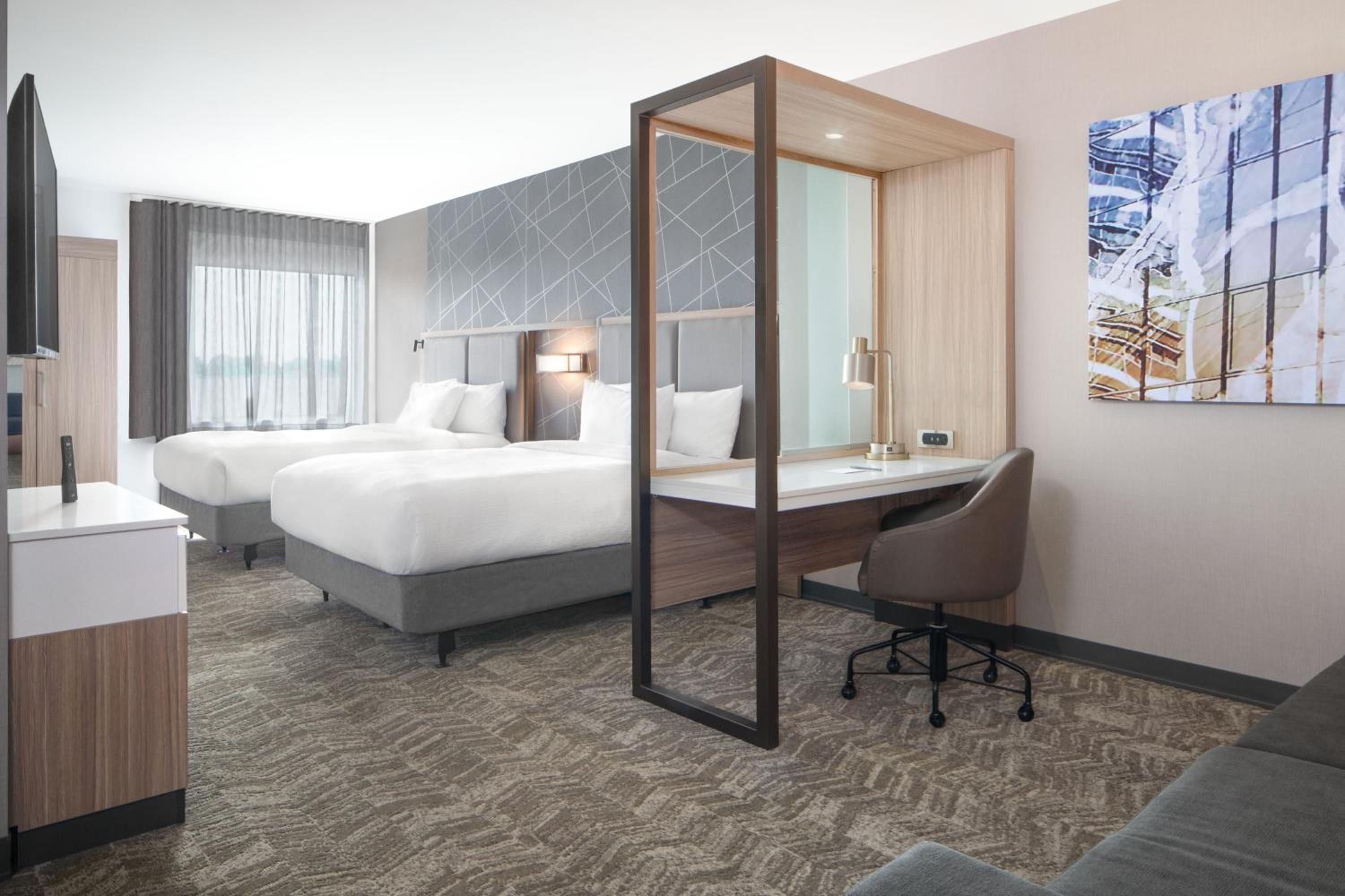 Suite with Two Queen Beds and Trundle Bed - Photo 1