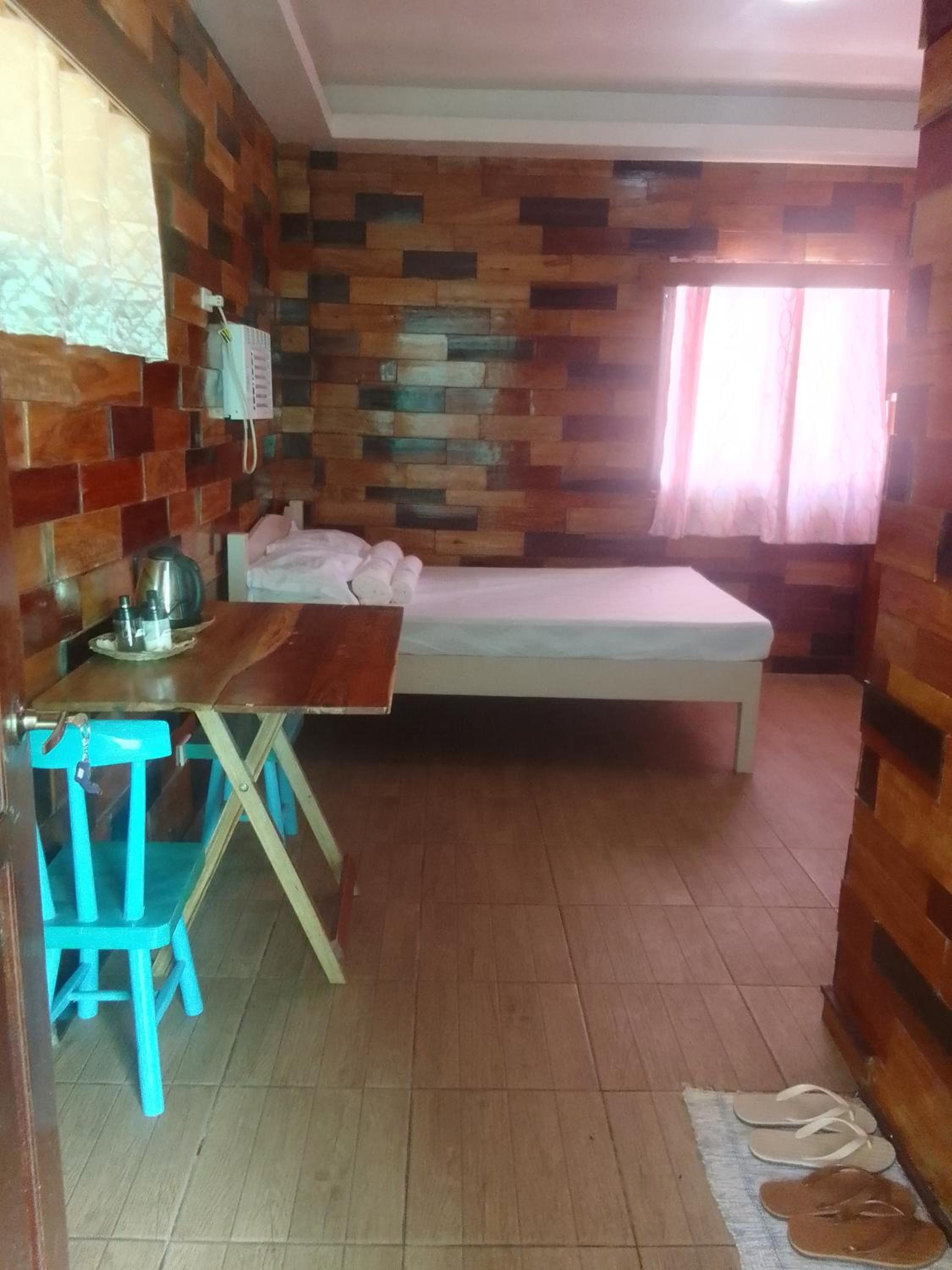 Deluxe Double Room with Balcony - Photo 4