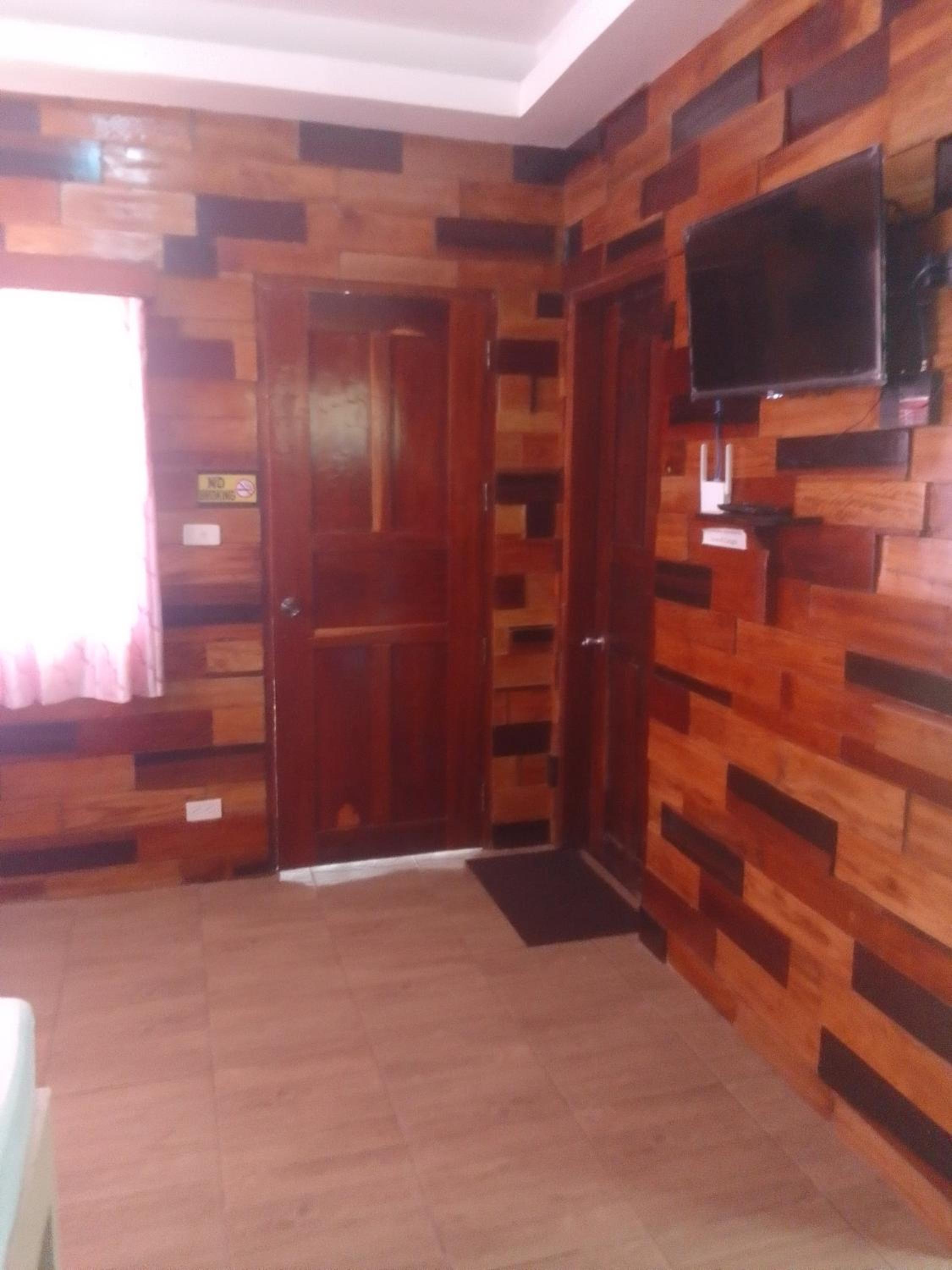 Deluxe Double Room with Balcony - Photo 5