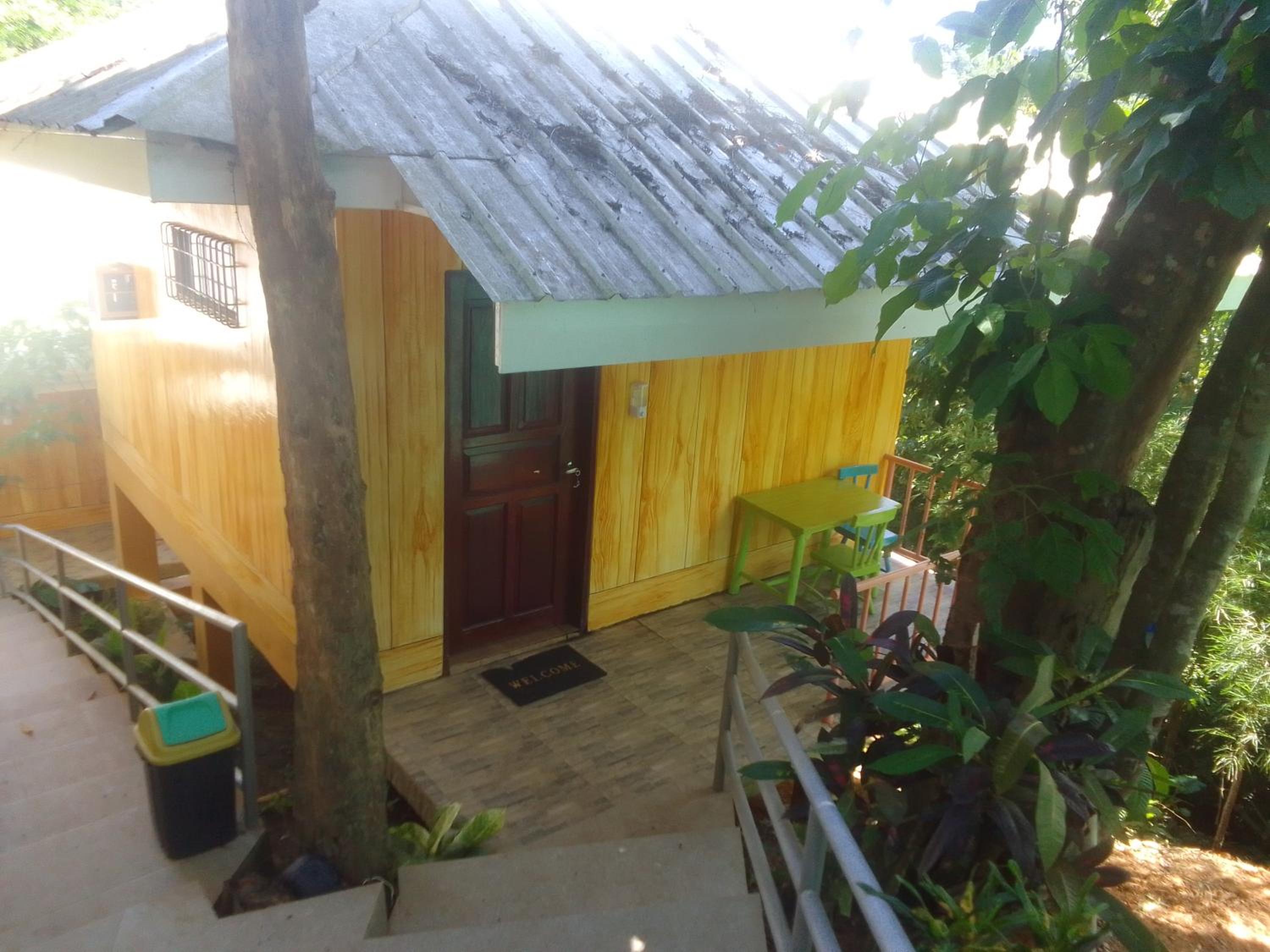 Deluxe Double Room with Balcony - Photo 12