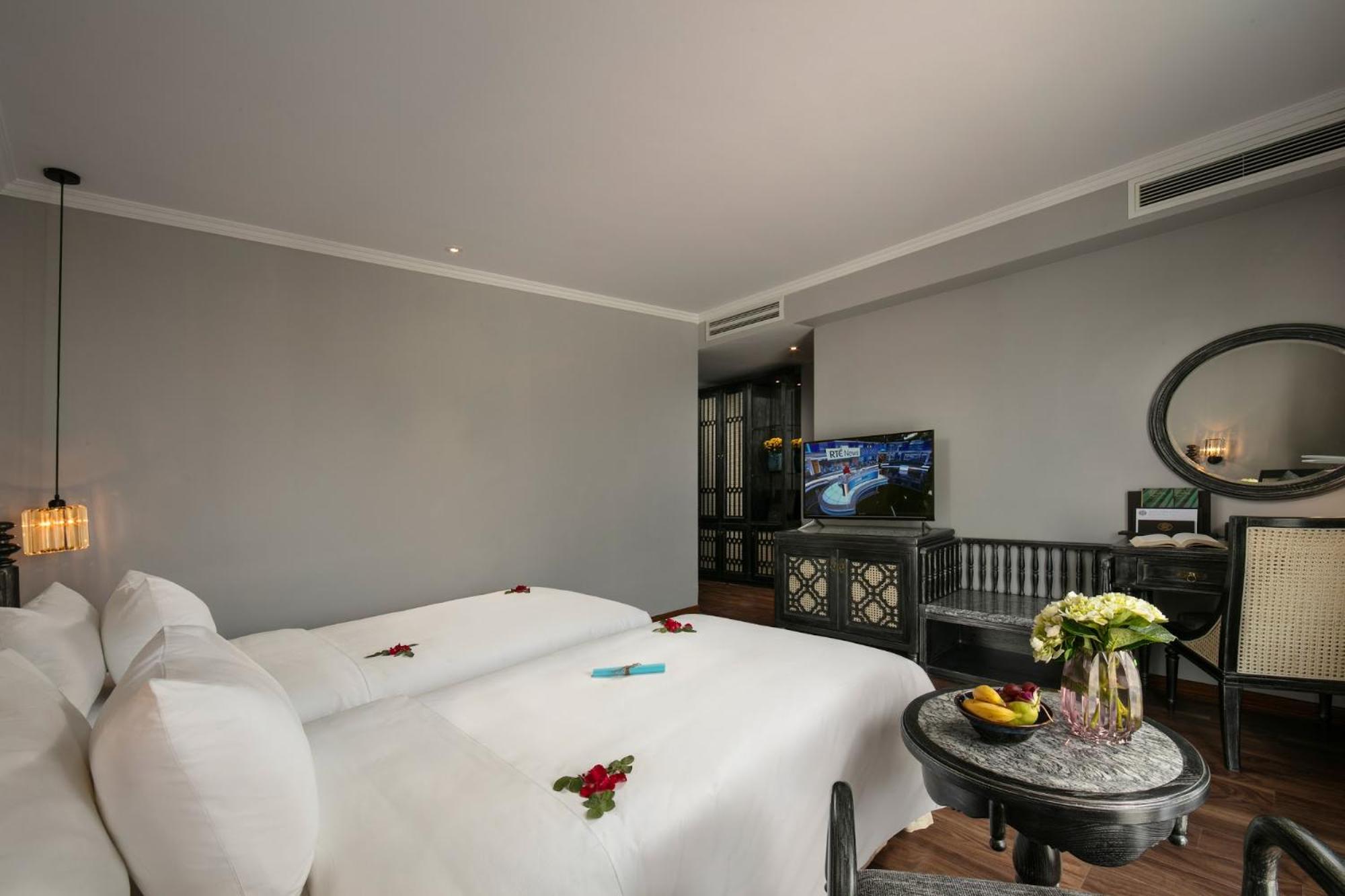 Double or Twin Room with Balcony thumbnail 6
