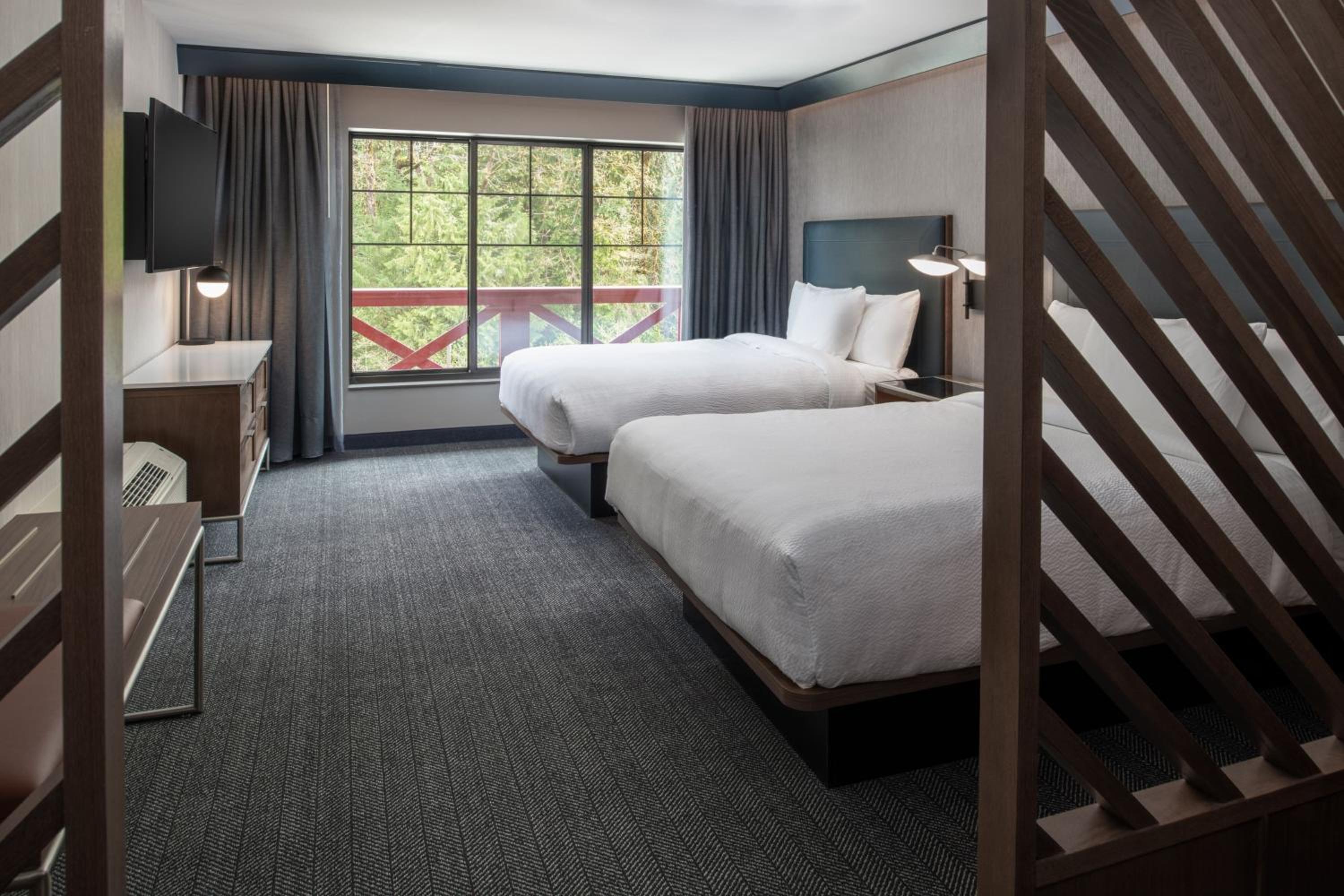 Queen Suite with Two Queen Beds and Sofa Bed - Photo 4