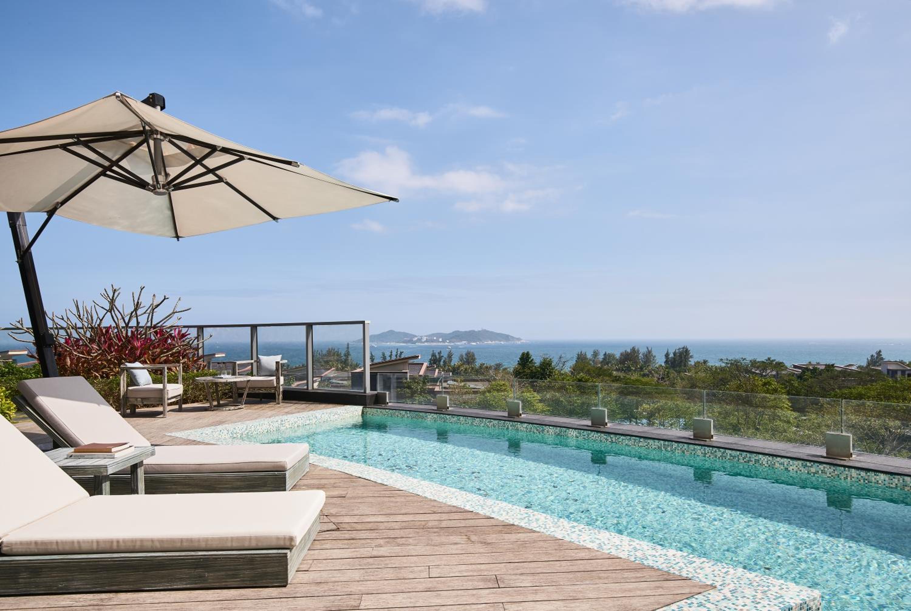 Ocean View Pool Suite thumbnail 5