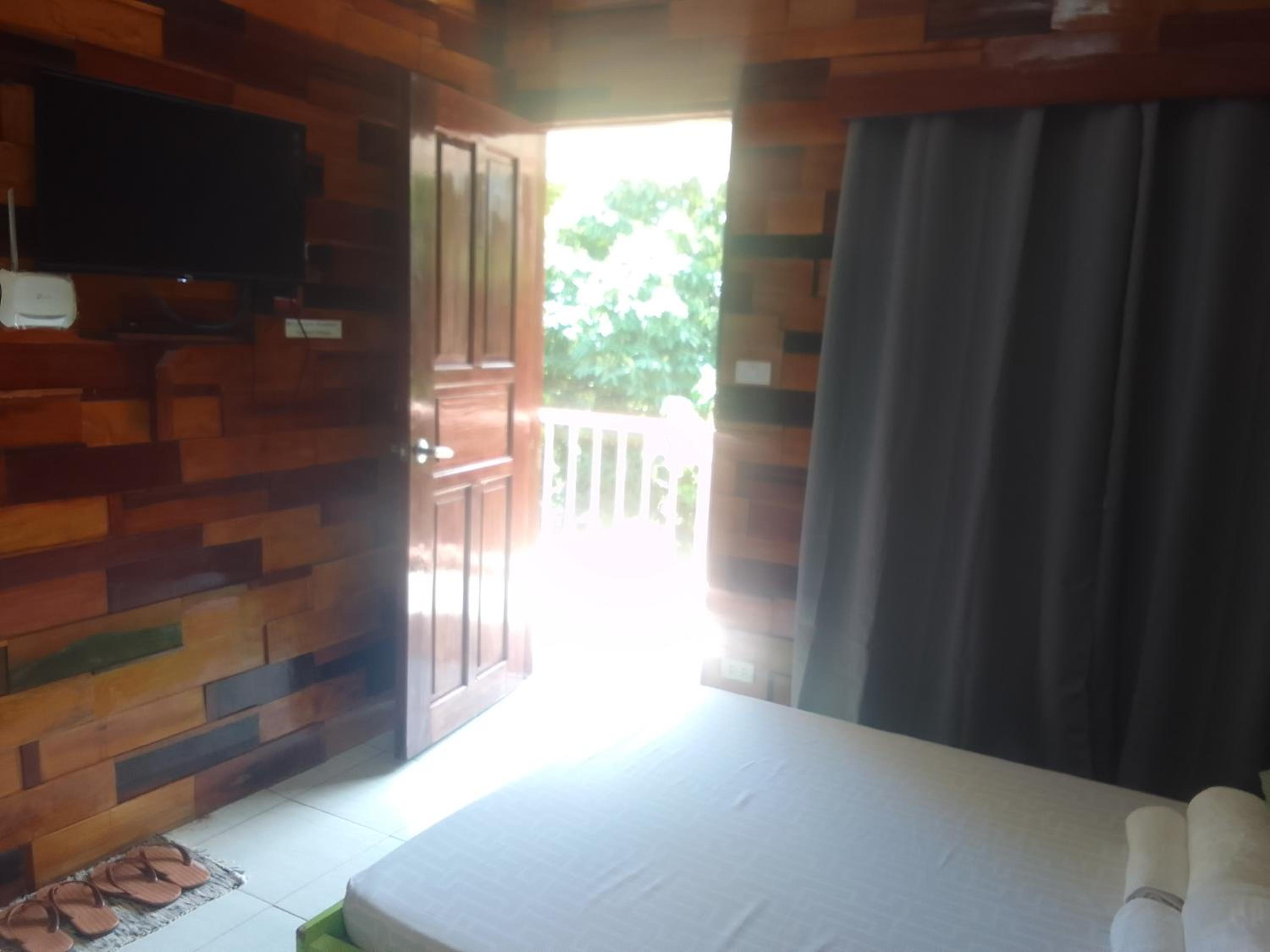 Double or Twin Room with Balcony - Photo 12