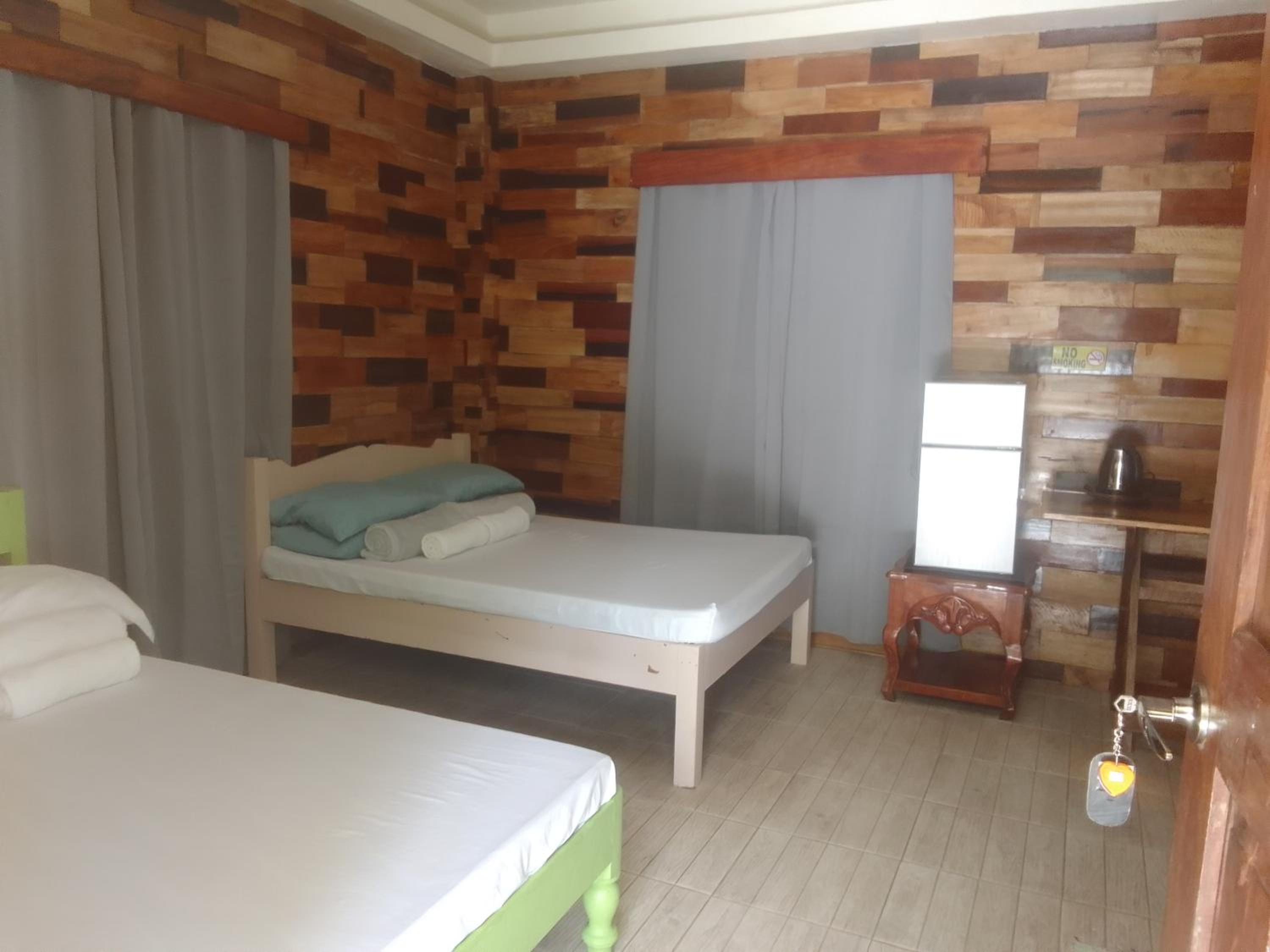 Double or Twin Room with Balcony - Photo 11