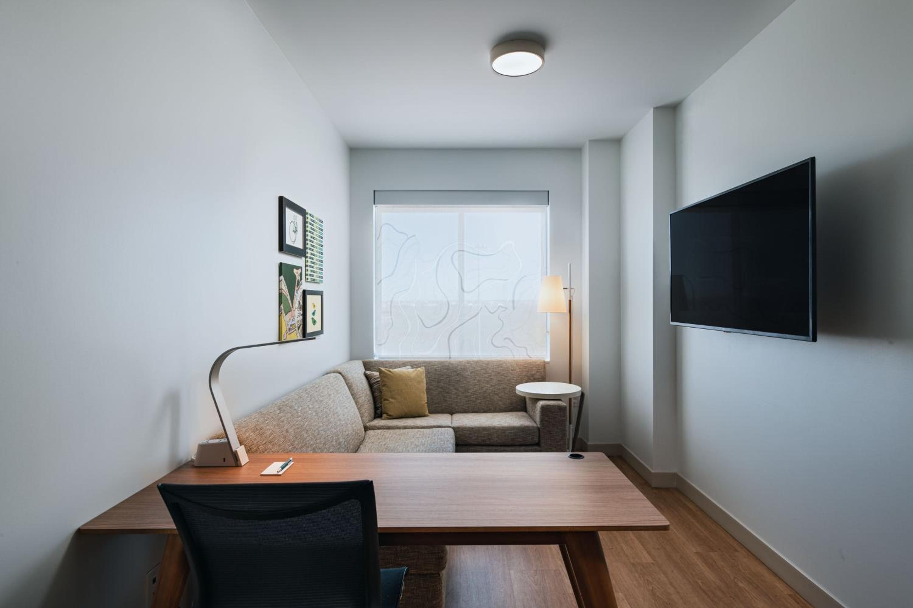 One-Bedroom King Suite with Sofa Bed and City View - Photo 8