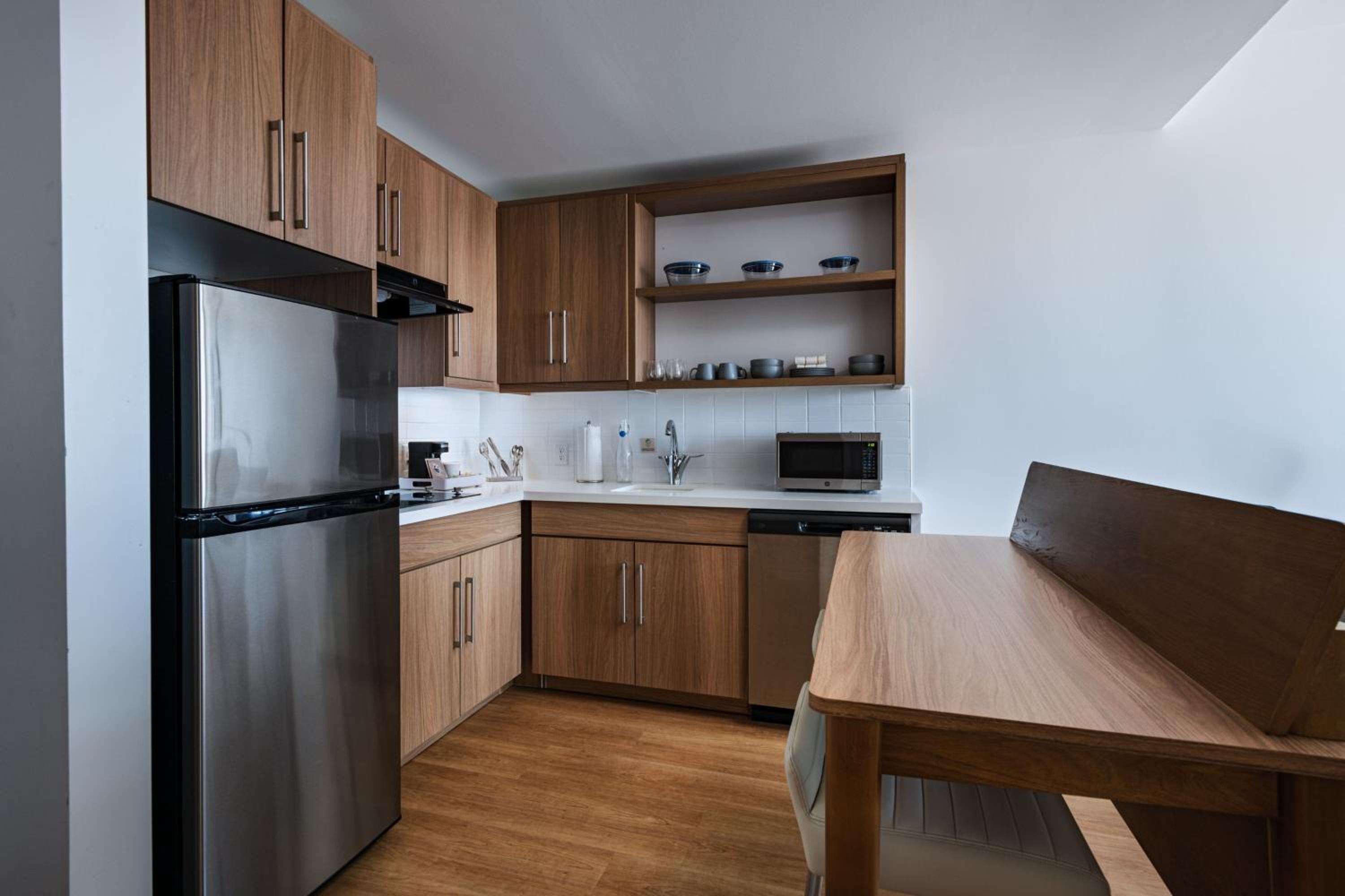 One-Bedroom King Suite with Sofa Bed and City View - Photo 2