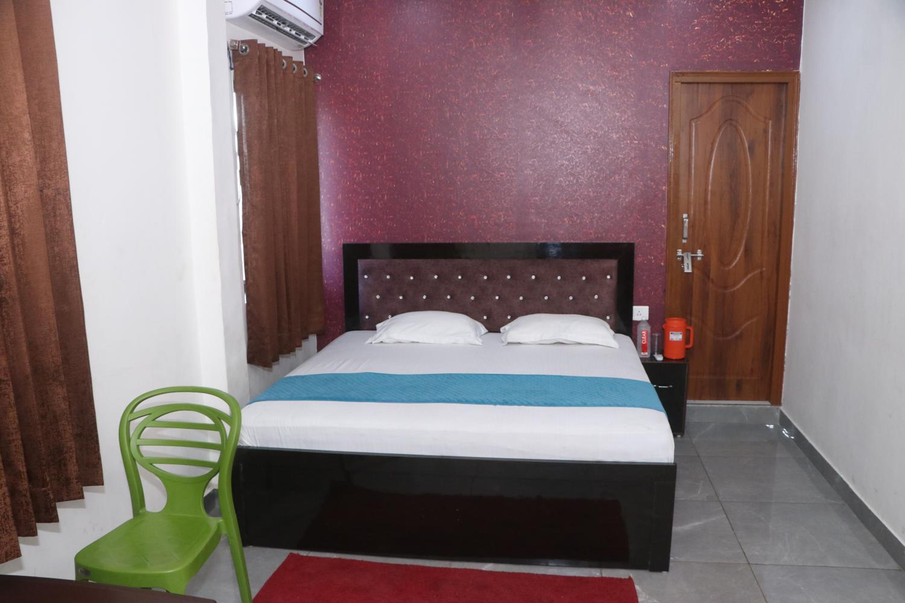 Deluxe King Room photo 1