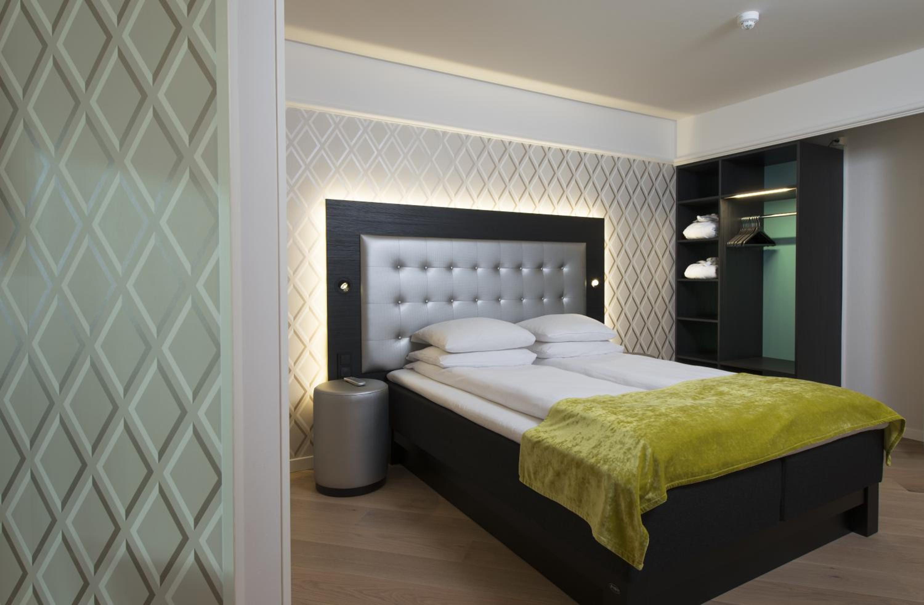 Business Double or Twin Room - Photo 11