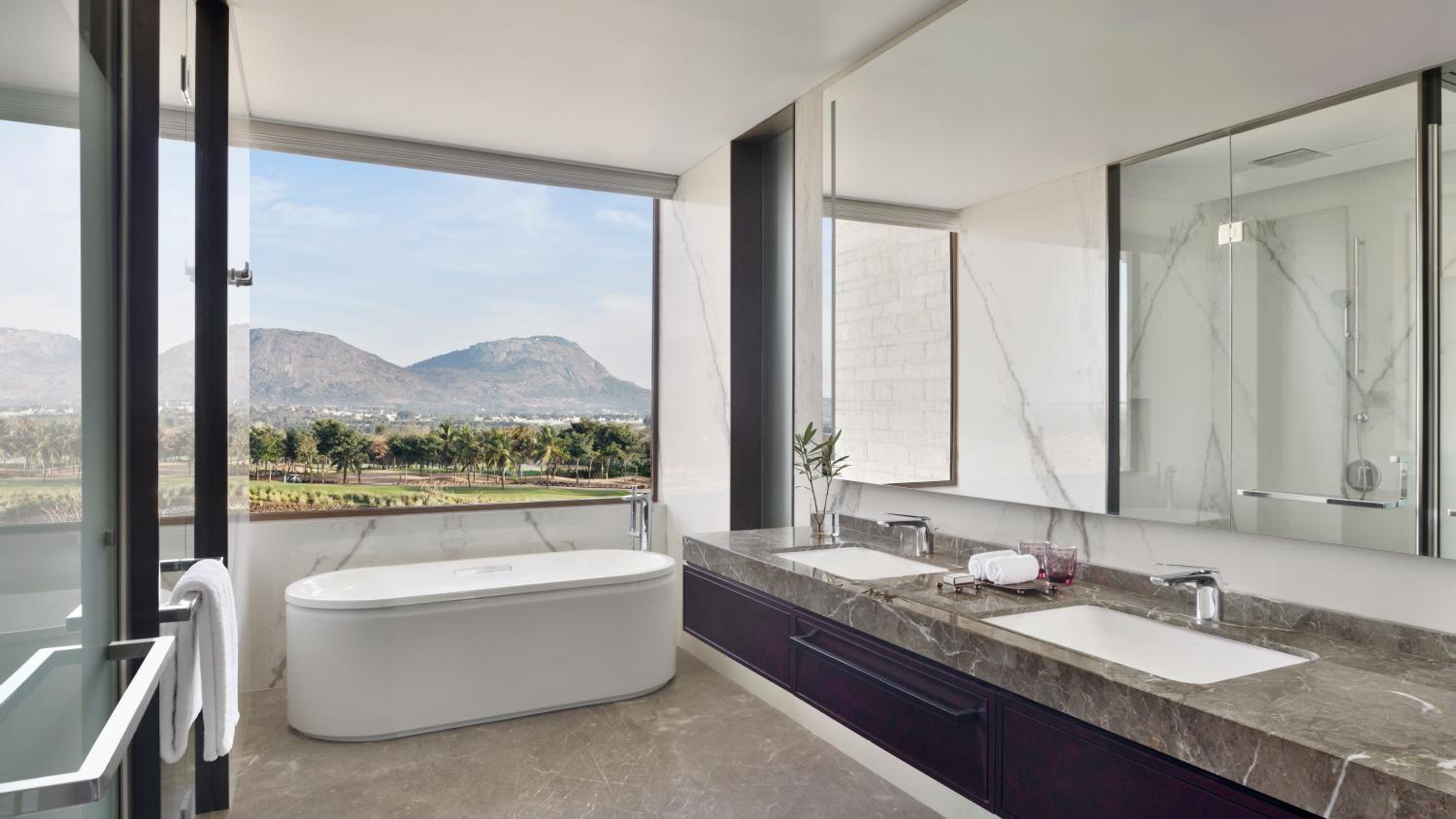 Signature King Room with balcony and complimentary evening local tea experience - Photo 3