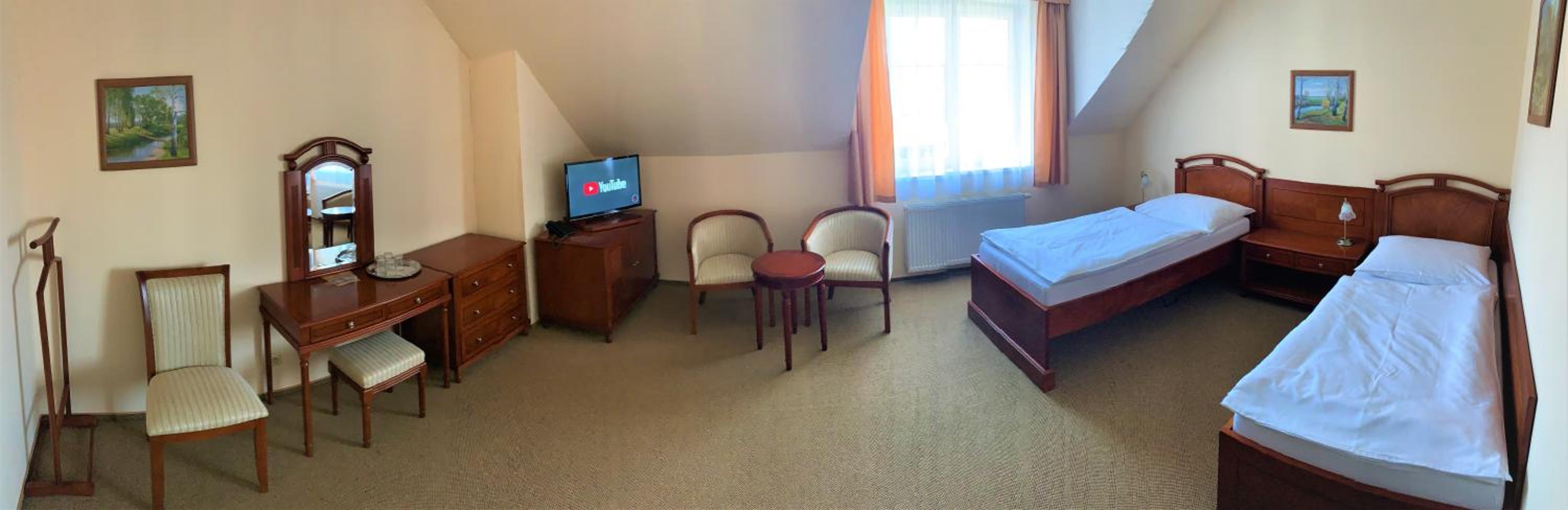 Twin Room with Private Bathroom photo 1