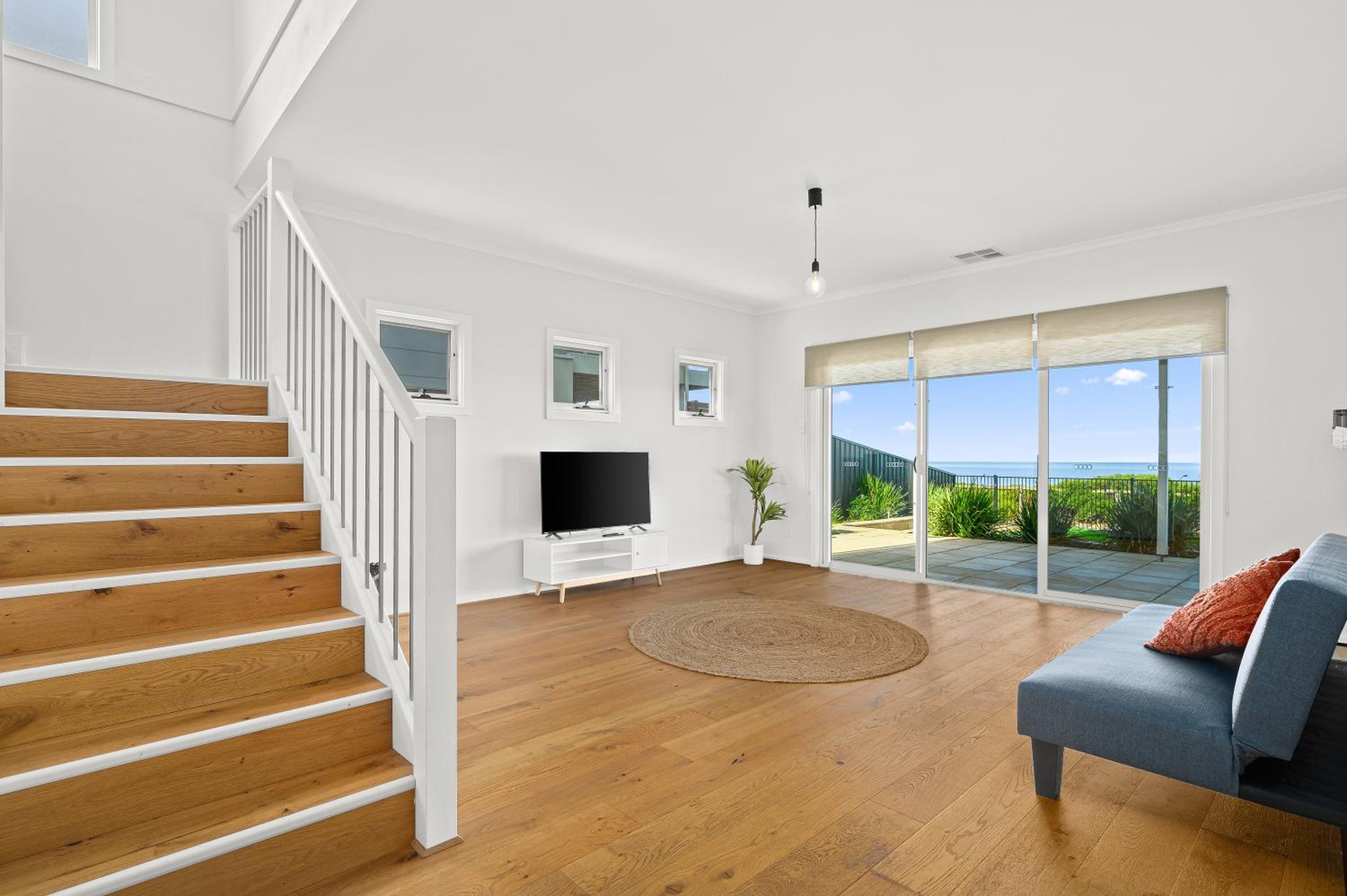 Five-Bedroom House photo 1