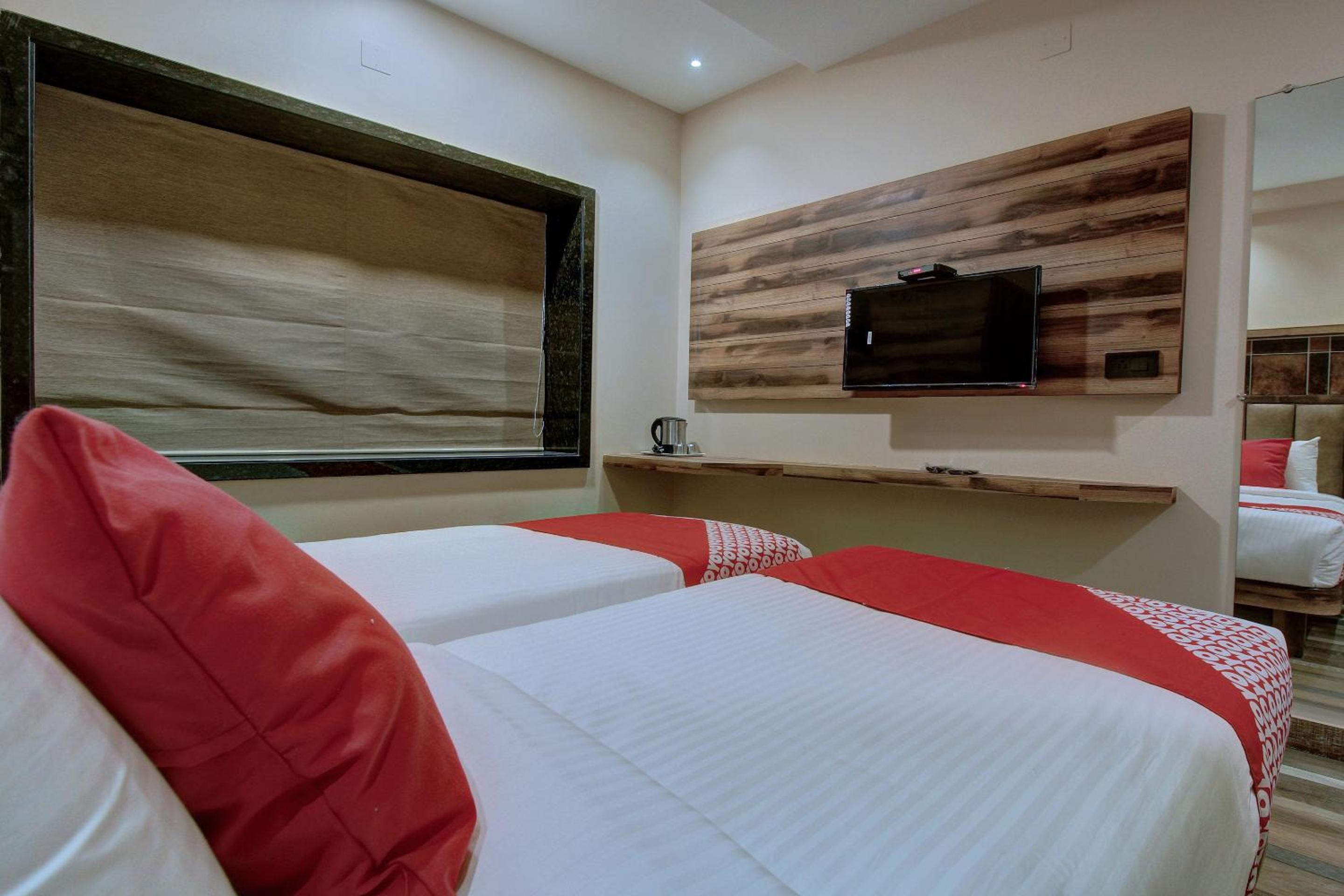Deluxe Double Room with Bath photo 2