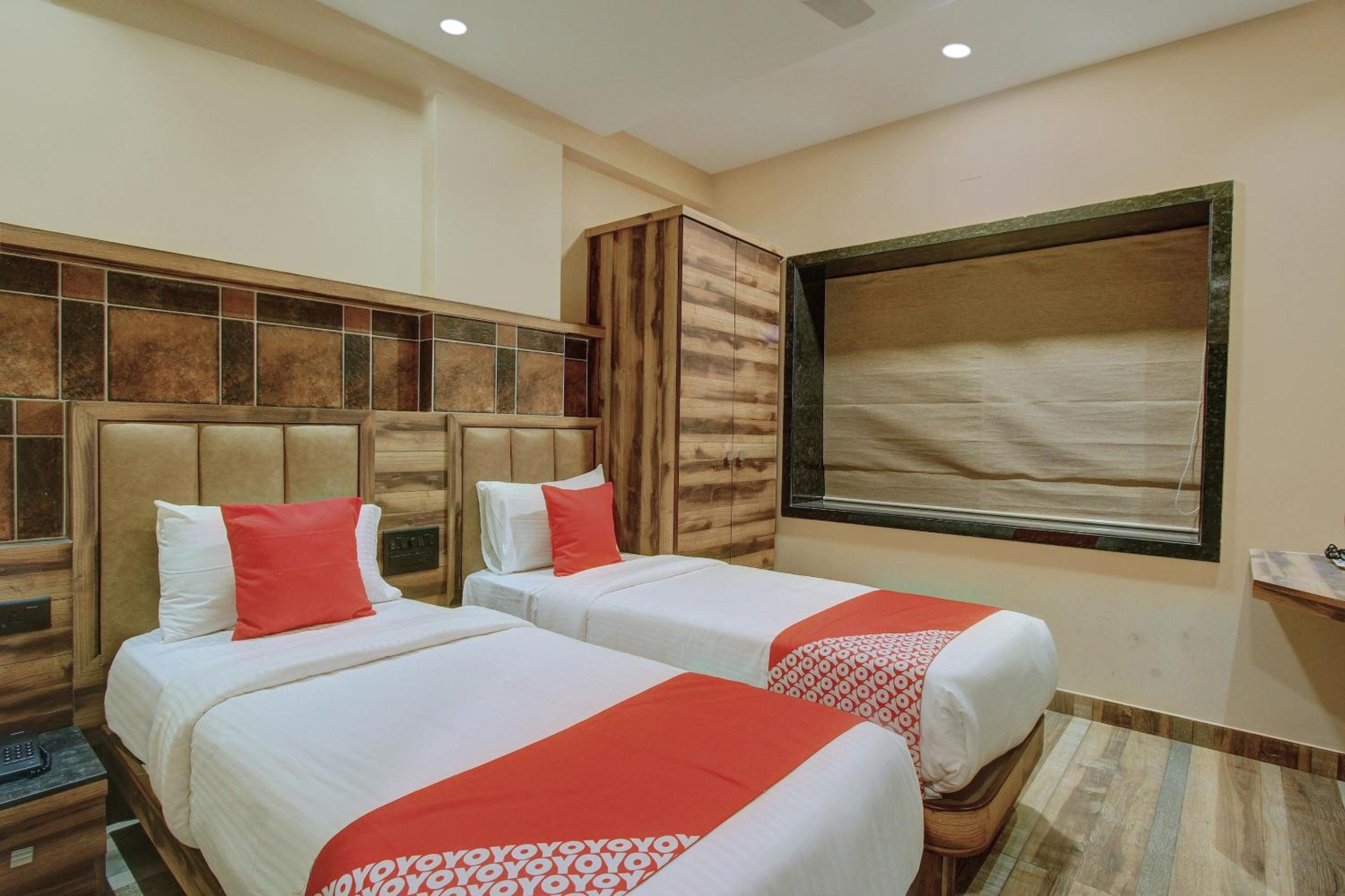 Deluxe Double Room with Bath photo 3