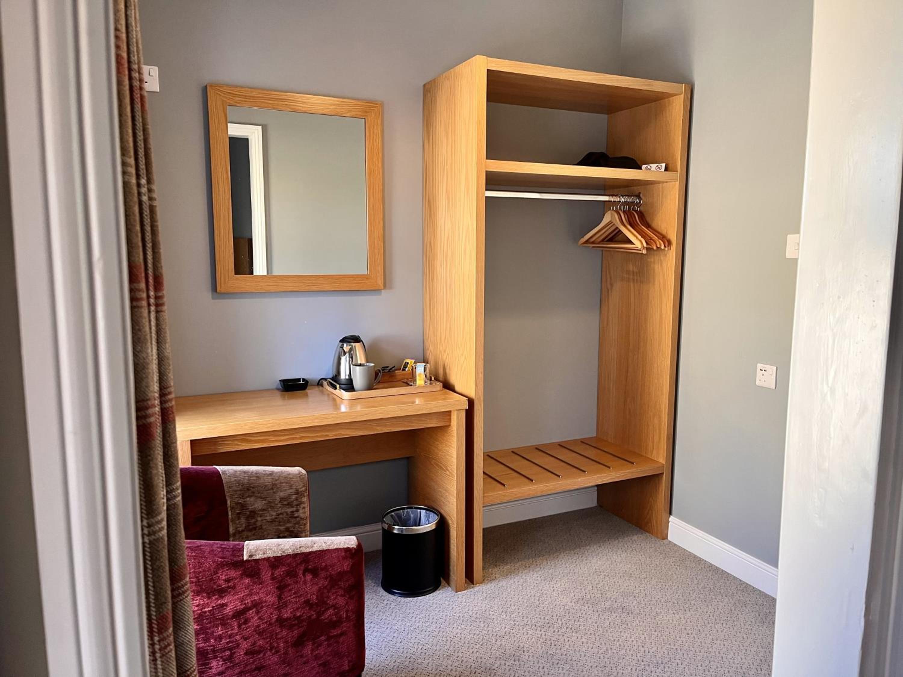 Single Room with Private Bathroom photo 2