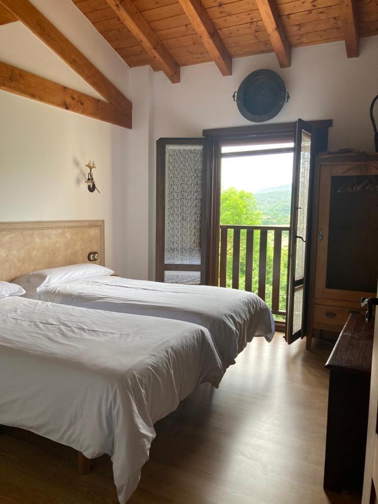 Two-Bedroom Apartment with Mountain View photo 3
