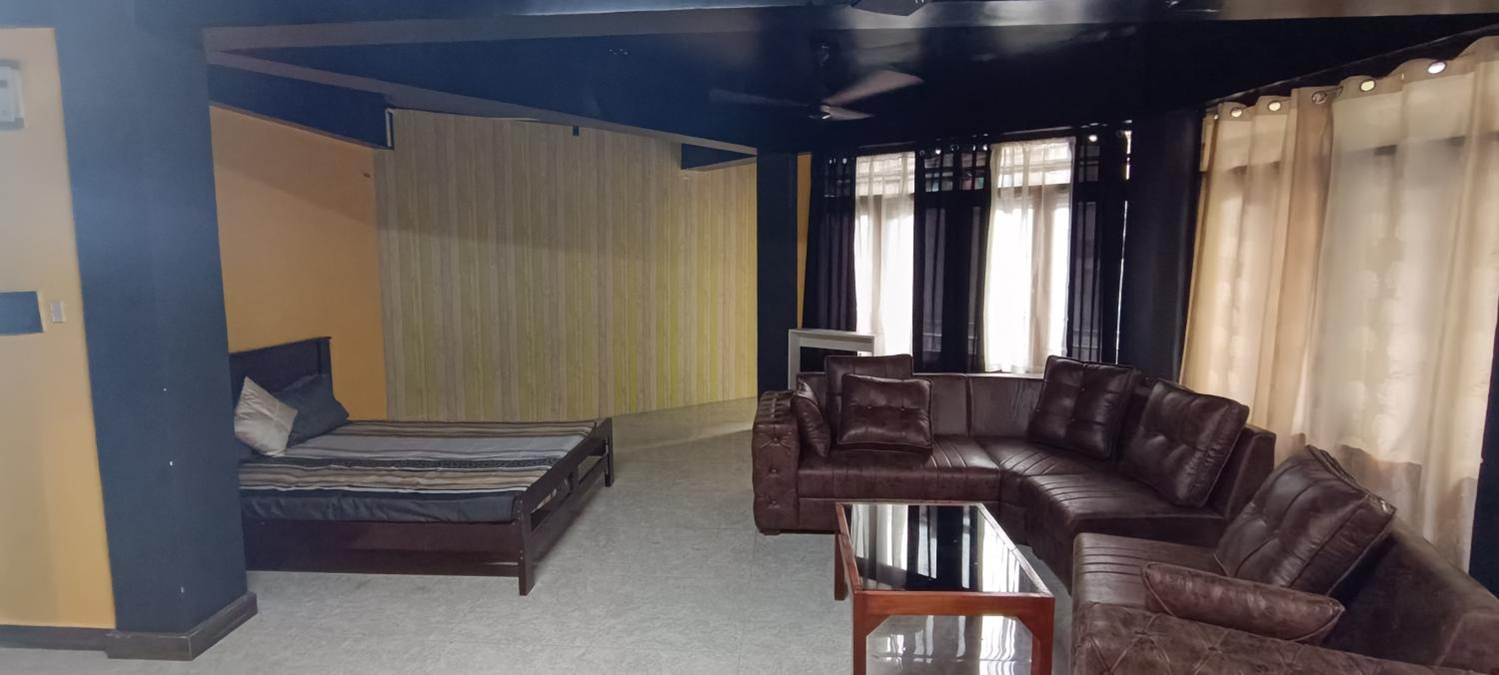 Family Room with Mountain View - Photo 3