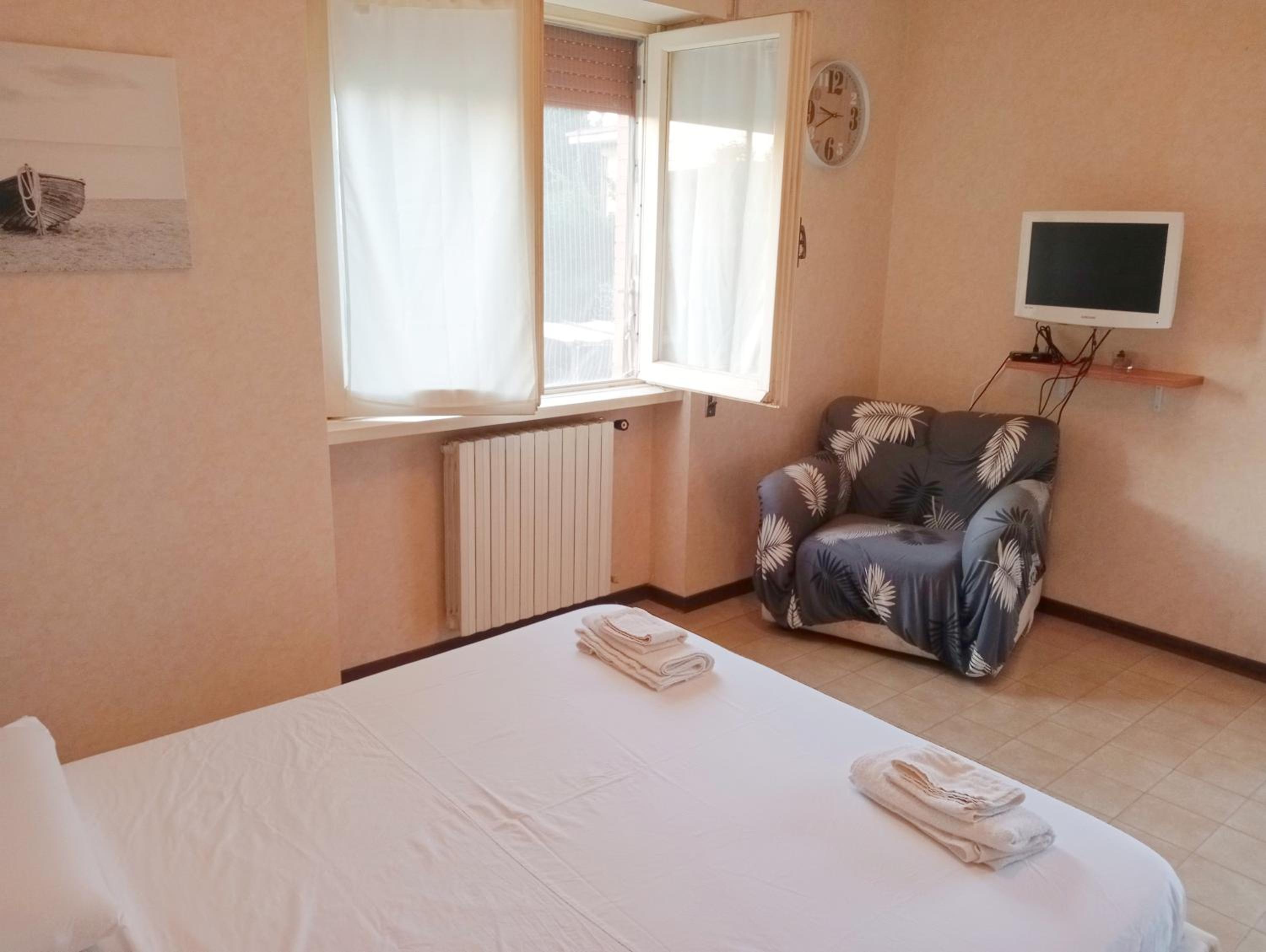 Double Room with Private External Bathroom photo 2